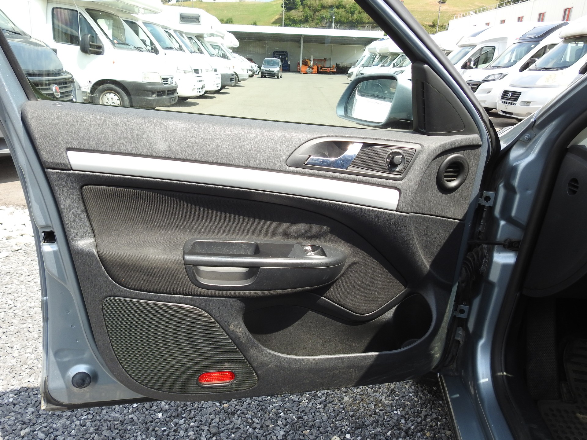 SKODA Octavia 2.0 FSI Swiss Adventure 4x4-image-9