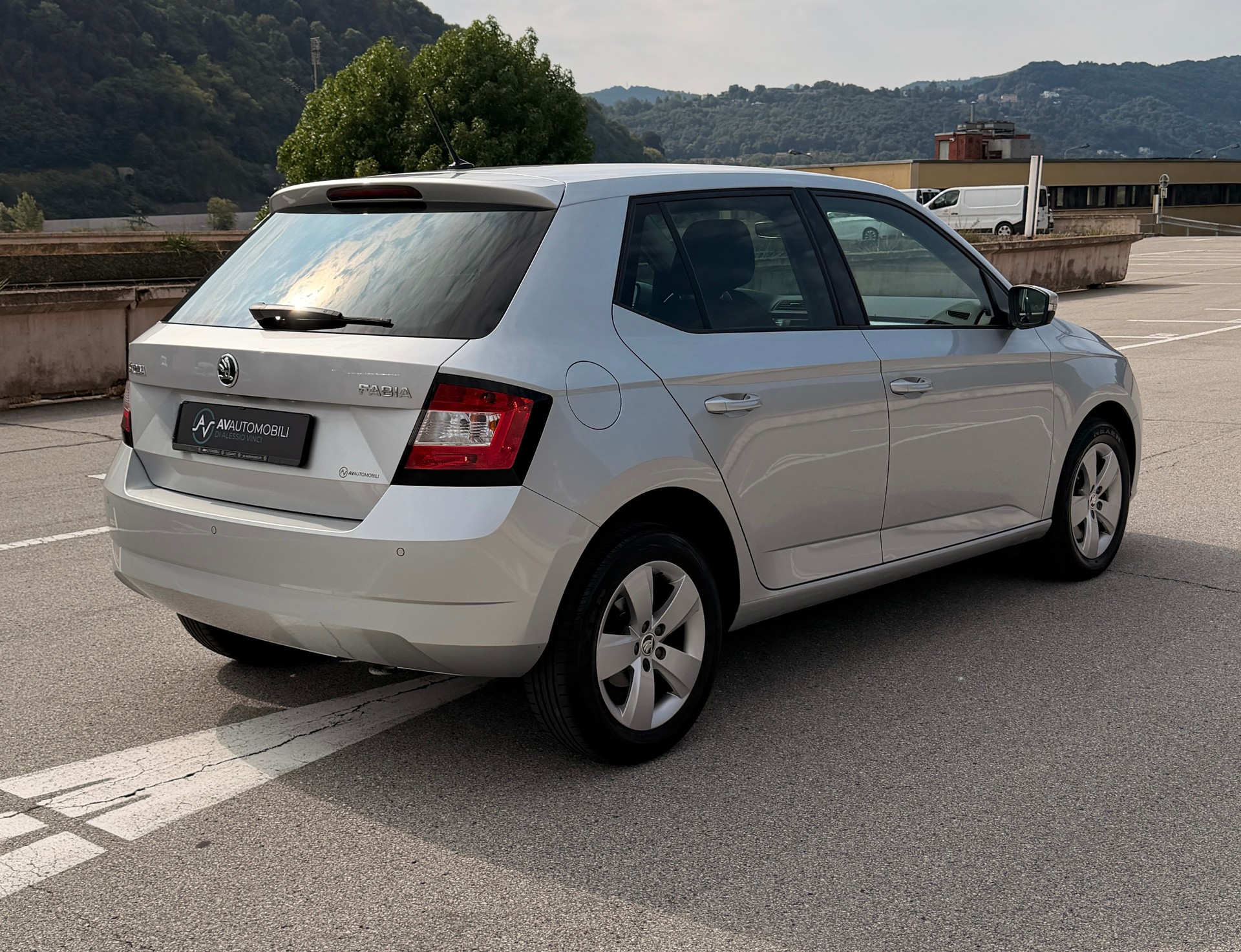 SKODA Fabia 1.0 TSI Ambition DSG-image-4
