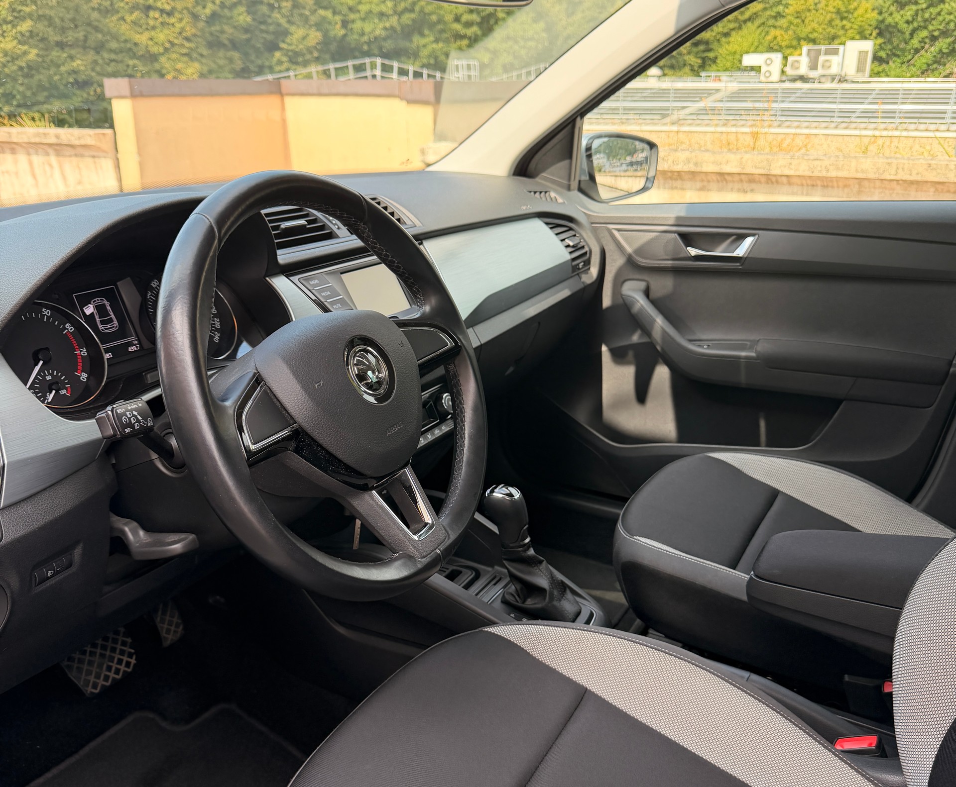 SKODA Fabia 1.0 TSI Ambition DSG-image-8