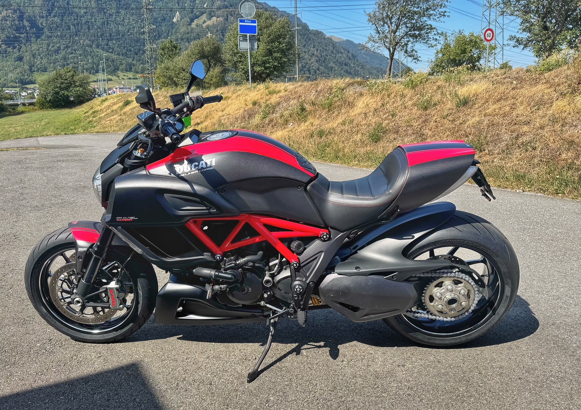 DUCATI Diavel 1200 Carbon red-image-1
