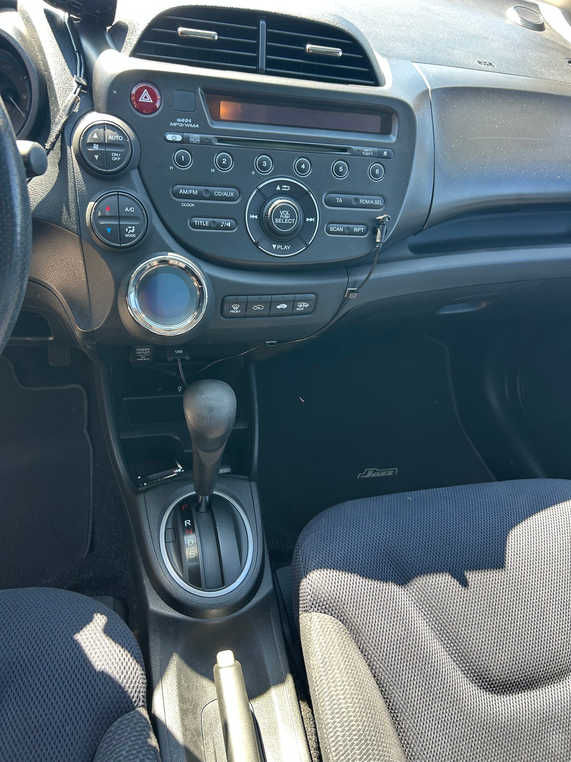 HONDA Jazz 1.3i Hybrid Comfort CVT-image-15