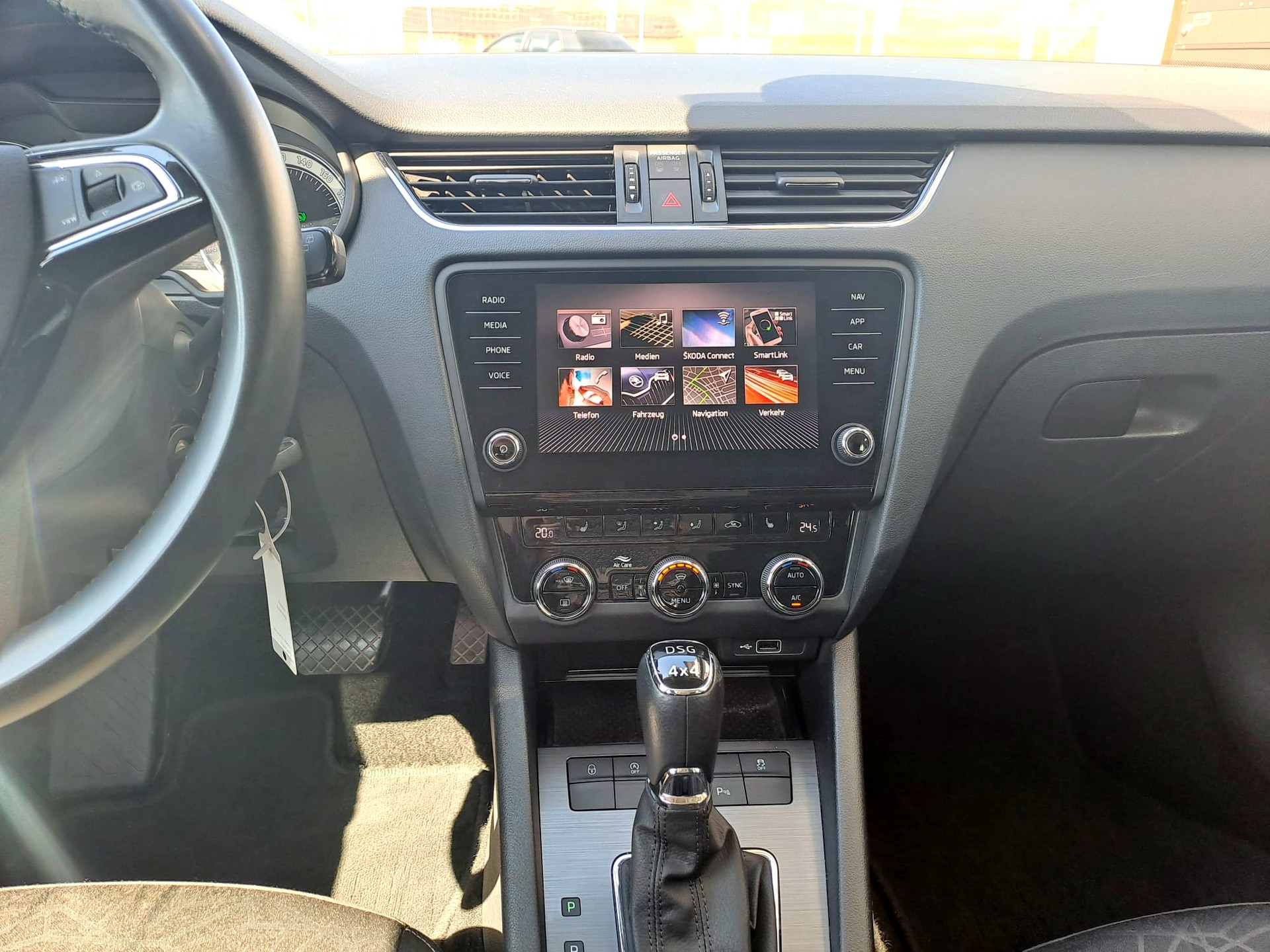 SKODA Octavia Combi 2.0 TDI Ambition 4x4 DSG-image-12