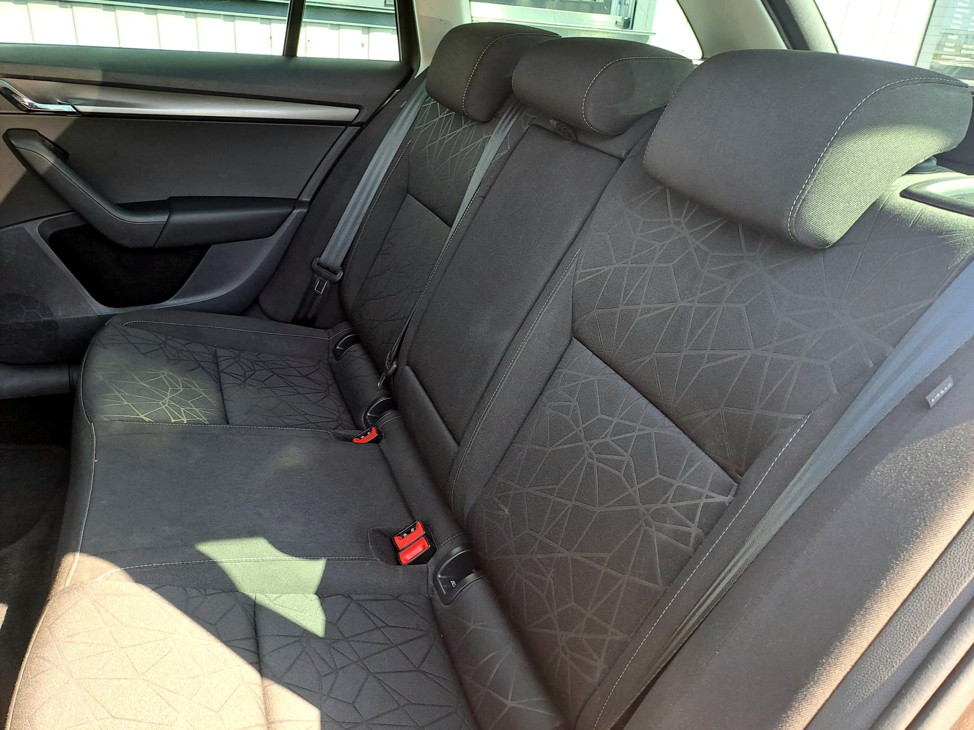 SKODA Octavia Combi 2.0 TDI Ambition 4x4 DSG-image-9