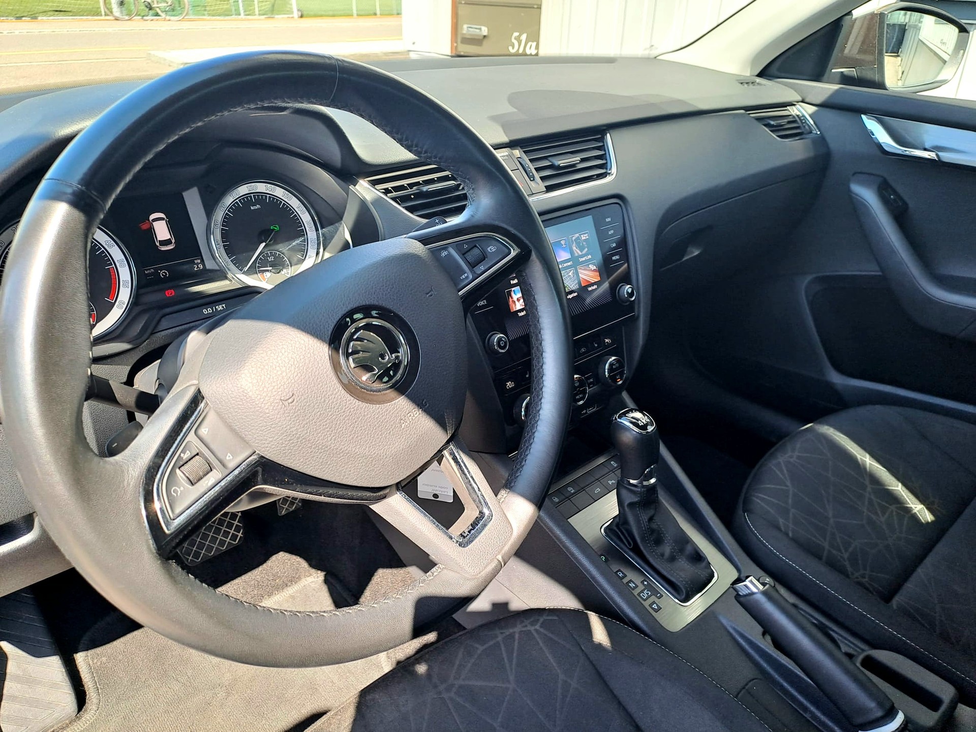 SKODA Octavia Combi 2.0 TDI Ambition 4x4 DSG-image-11