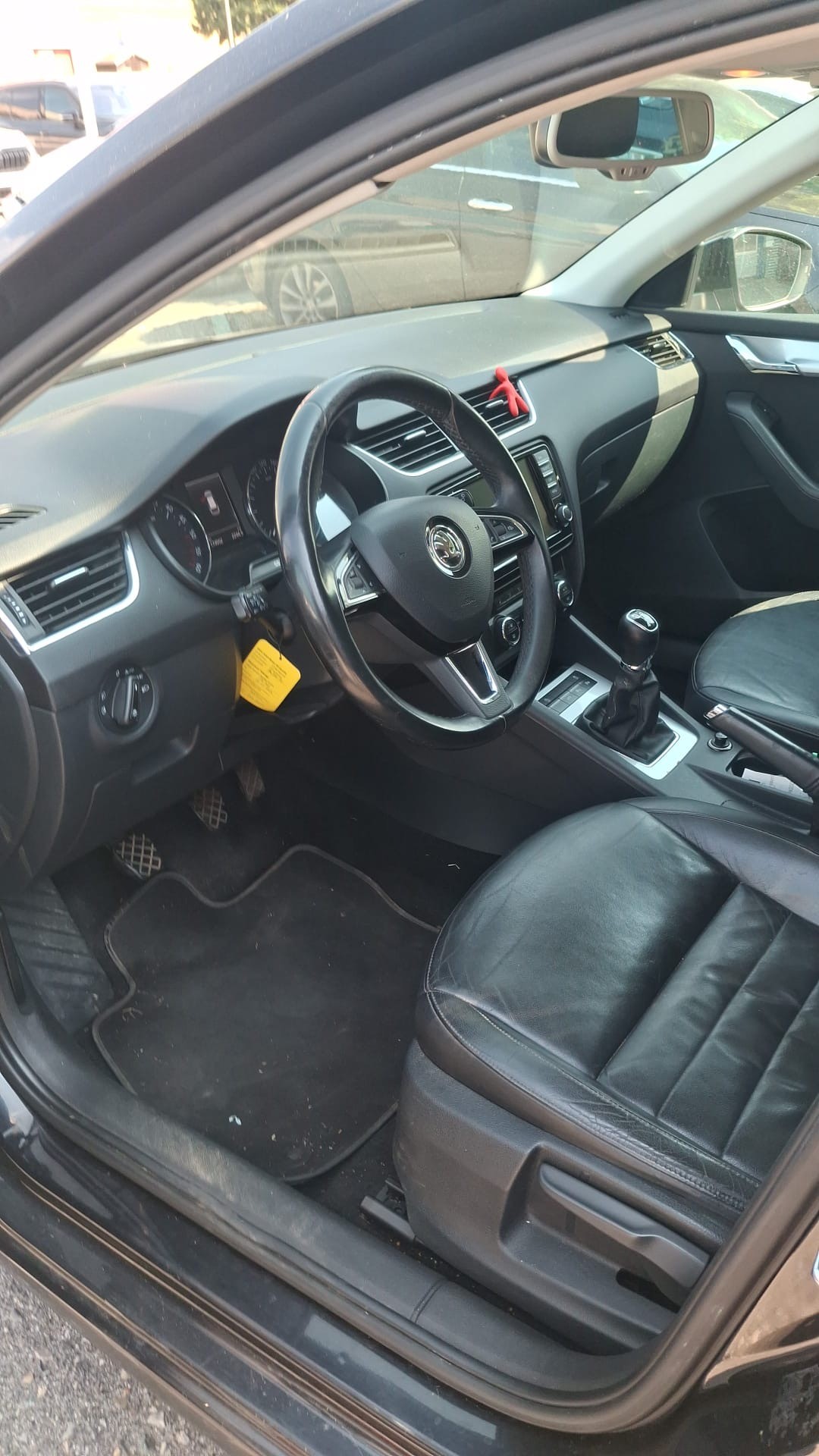 SKODA Octavia Combi 2.0 TDI Elegance 4x4-image-1
