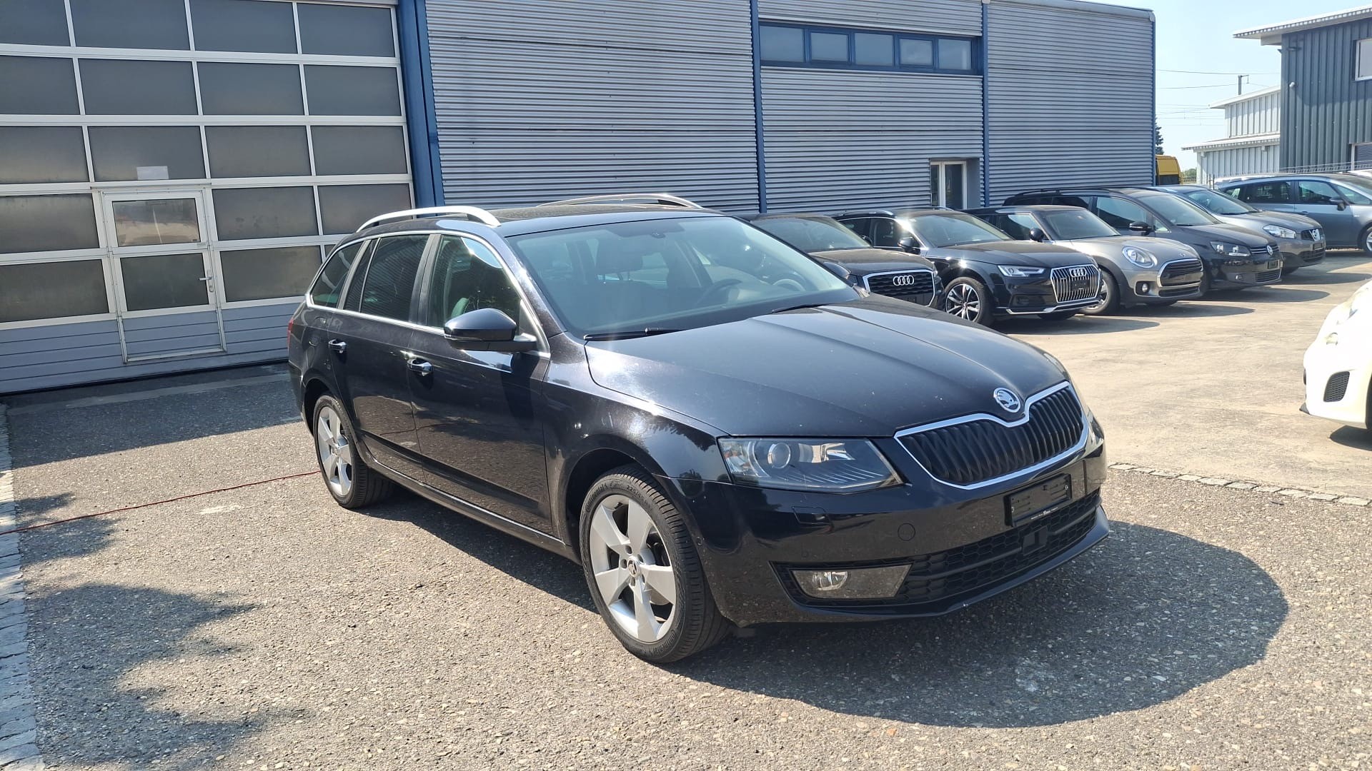 SKODA Octavia Combi 2.0 TDI Elegance 4x4-image-0