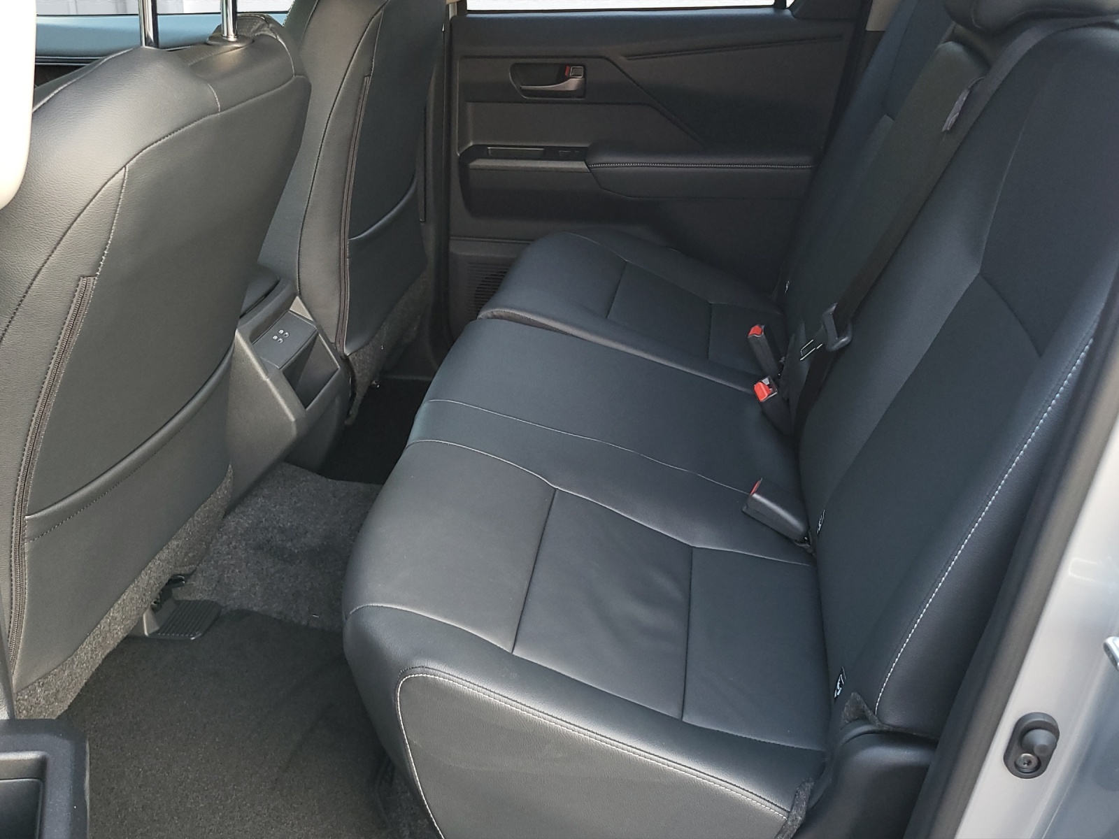 TOYOTA Hilux Double Cab.-Pick-up 2.8 style-image-14