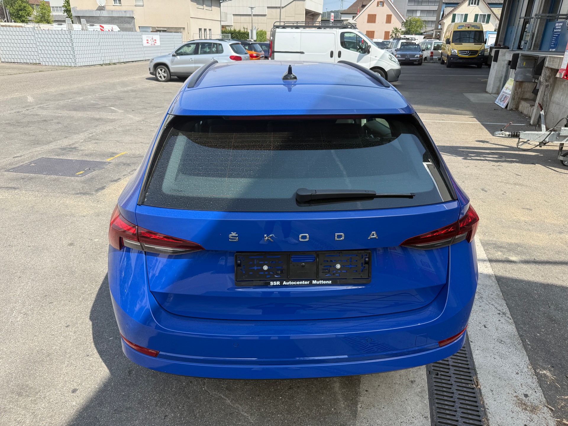 SKODA Octavia Combi 2.0 TDI DSG Ambition-image-5