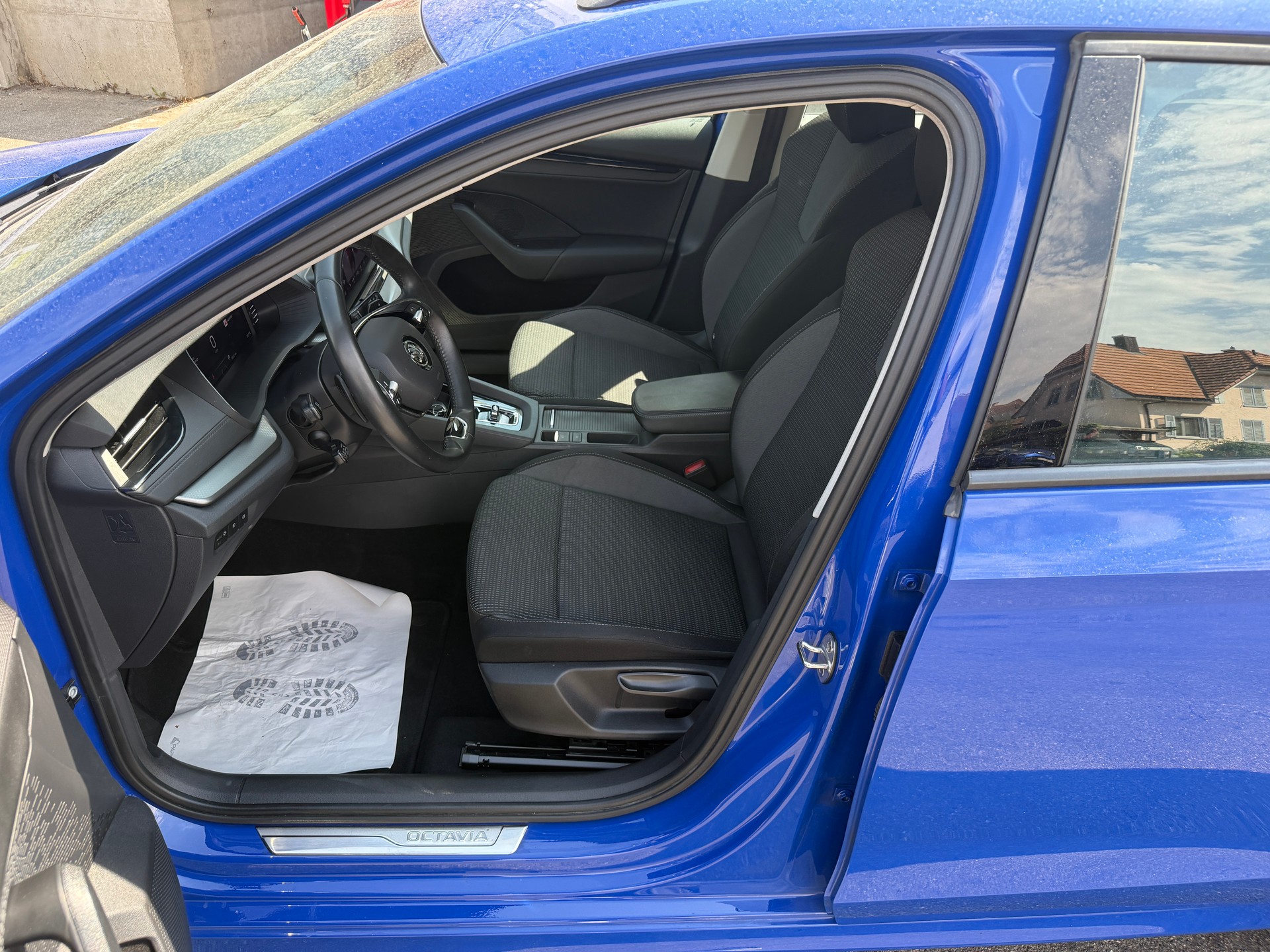 SKODA Octavia Combi 2.0 TDI DSG Ambition-image-6