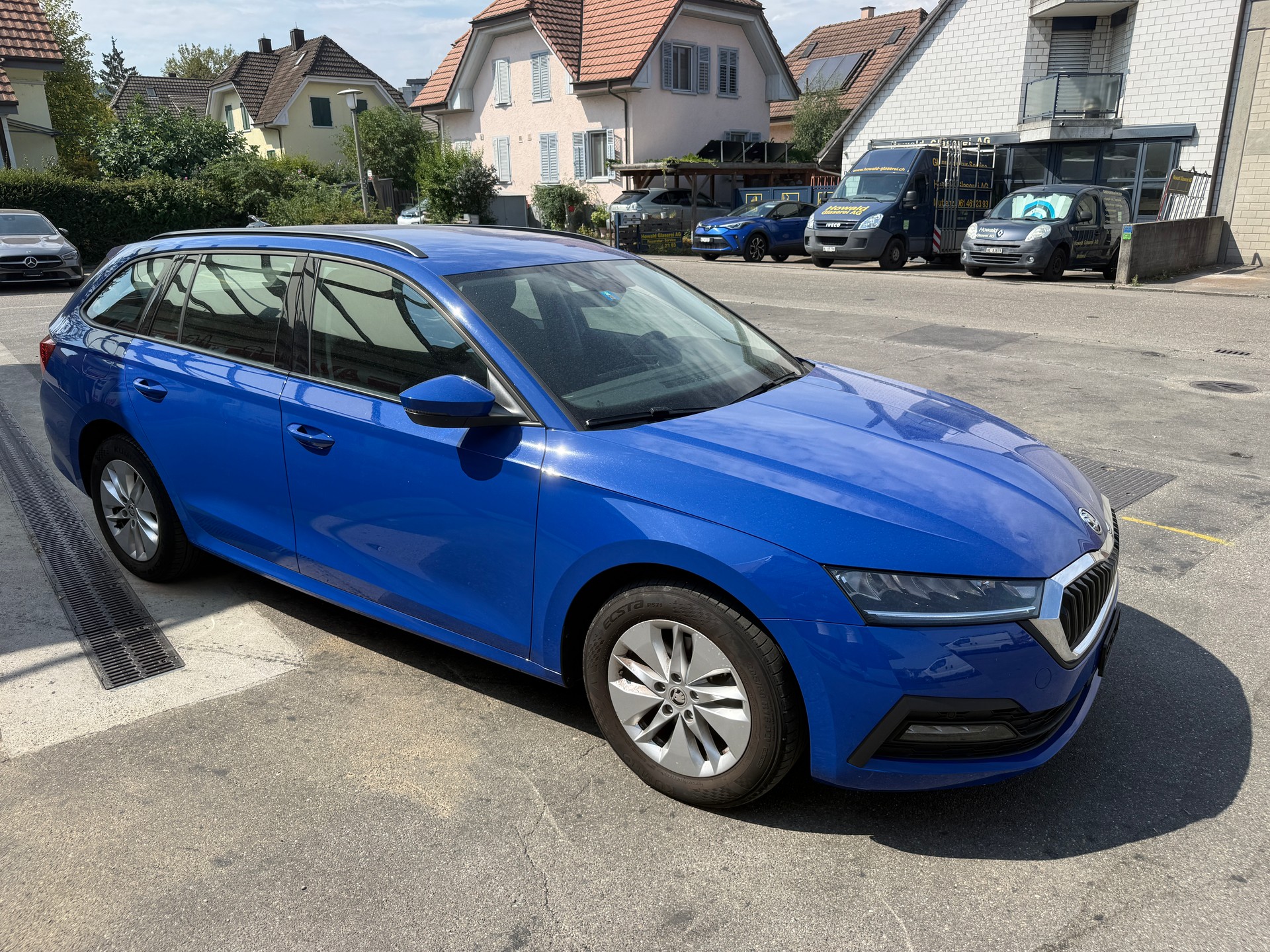 SKODA Octavia Combi 2.0 TDI DSG Ambition-image-0