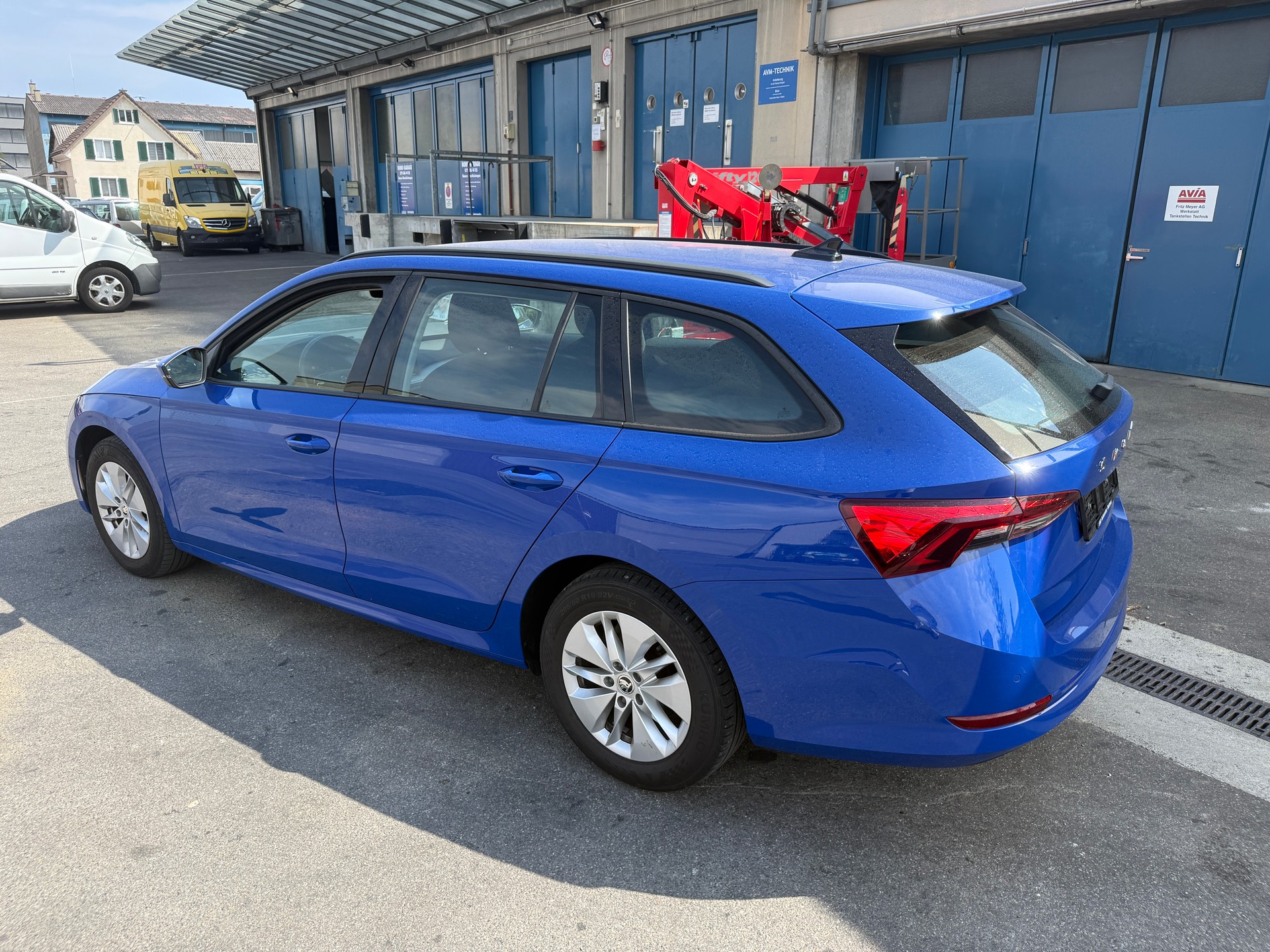 SKODA Octavia Combi 2.0 TDI DSG Ambition-image-3