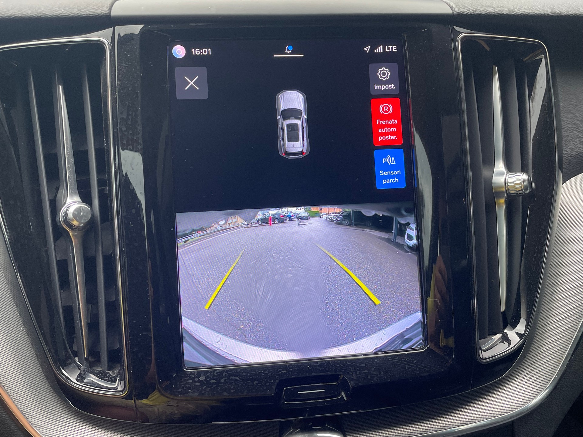 VOLVO XC60 B4 Diesel Mild Hybrid AWD Plus Bright Geartronic-image-3