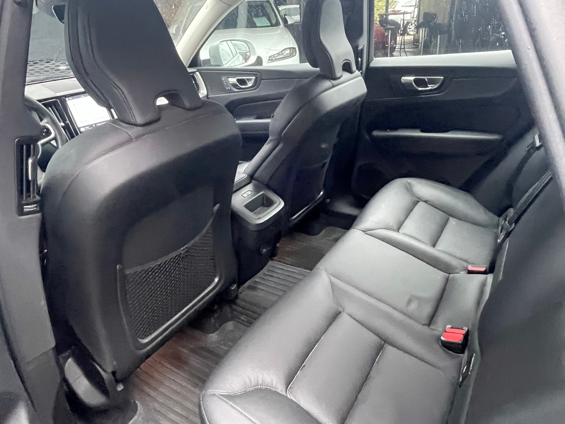 VOLVO XC60 B4 Diesel Mild Hybrid AWD Plus Bright Geartronic-image-4