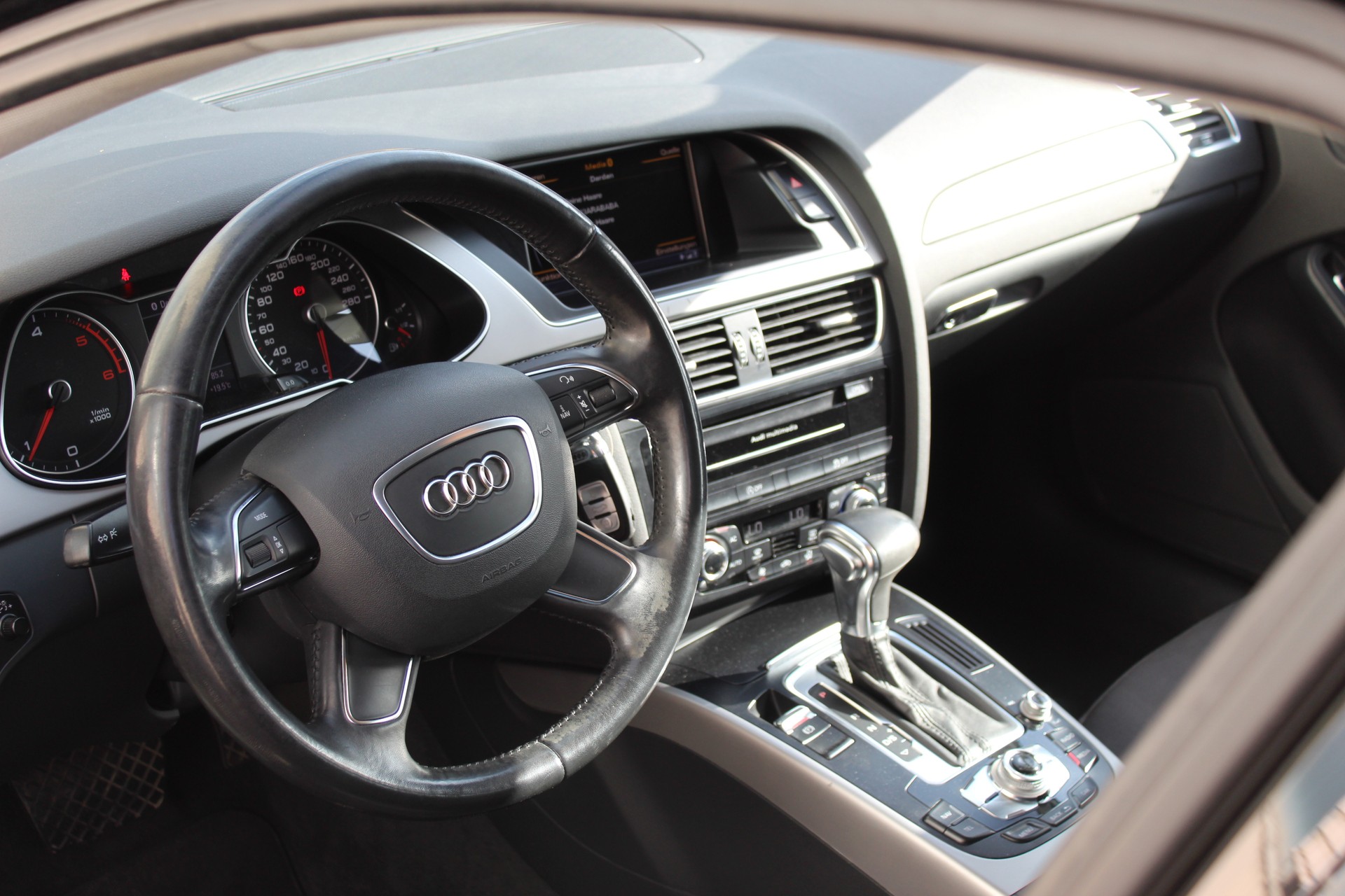 AUDI A4 Avant 2.0 TDI multitronic-image-12