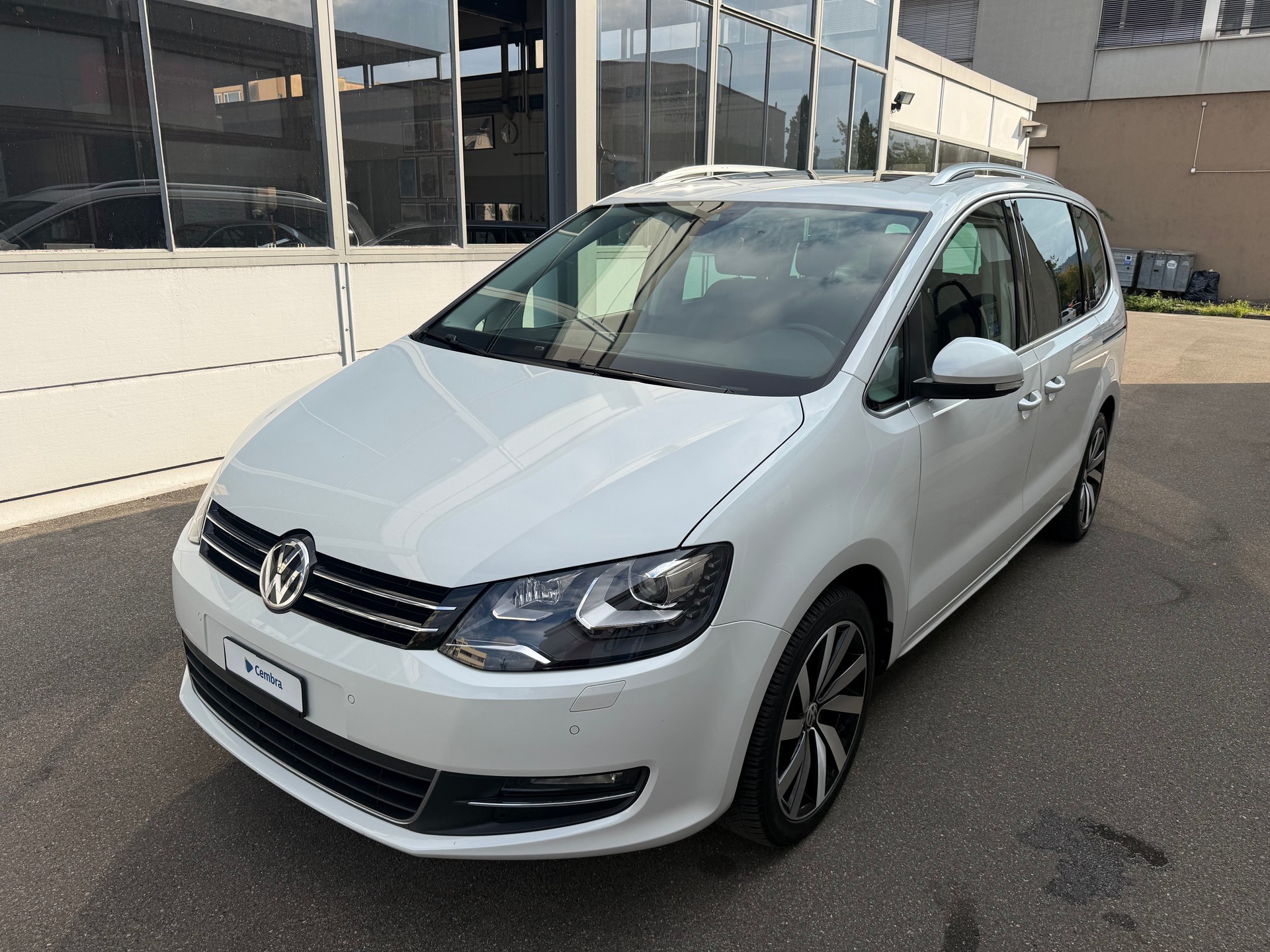 VW Sharan 2.0 TDI BMT Highline DSG *Standheizung *Frisch ab MFK *Elekt.Heckklappe + Schiebetüren *Rückfahrkamera *Keyless Start/Go-image-0