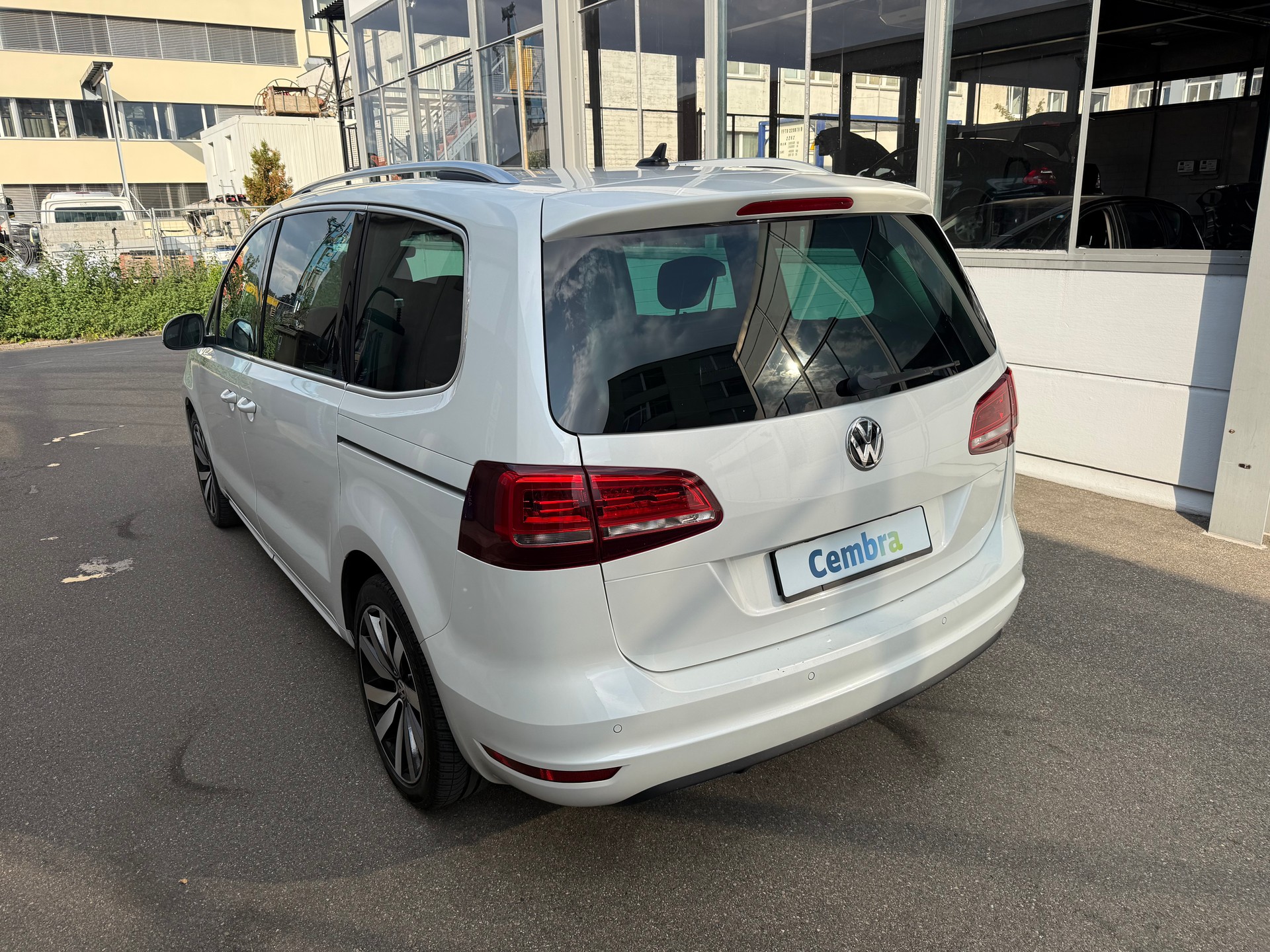 VW Sharan 2.0 TDI BMT Highline DSG *Standheizung *Frisch ab MFK *Elekt.Heckklappe + Schiebetüren *Rückfahrkamera *Keyless Start/Go-image-5