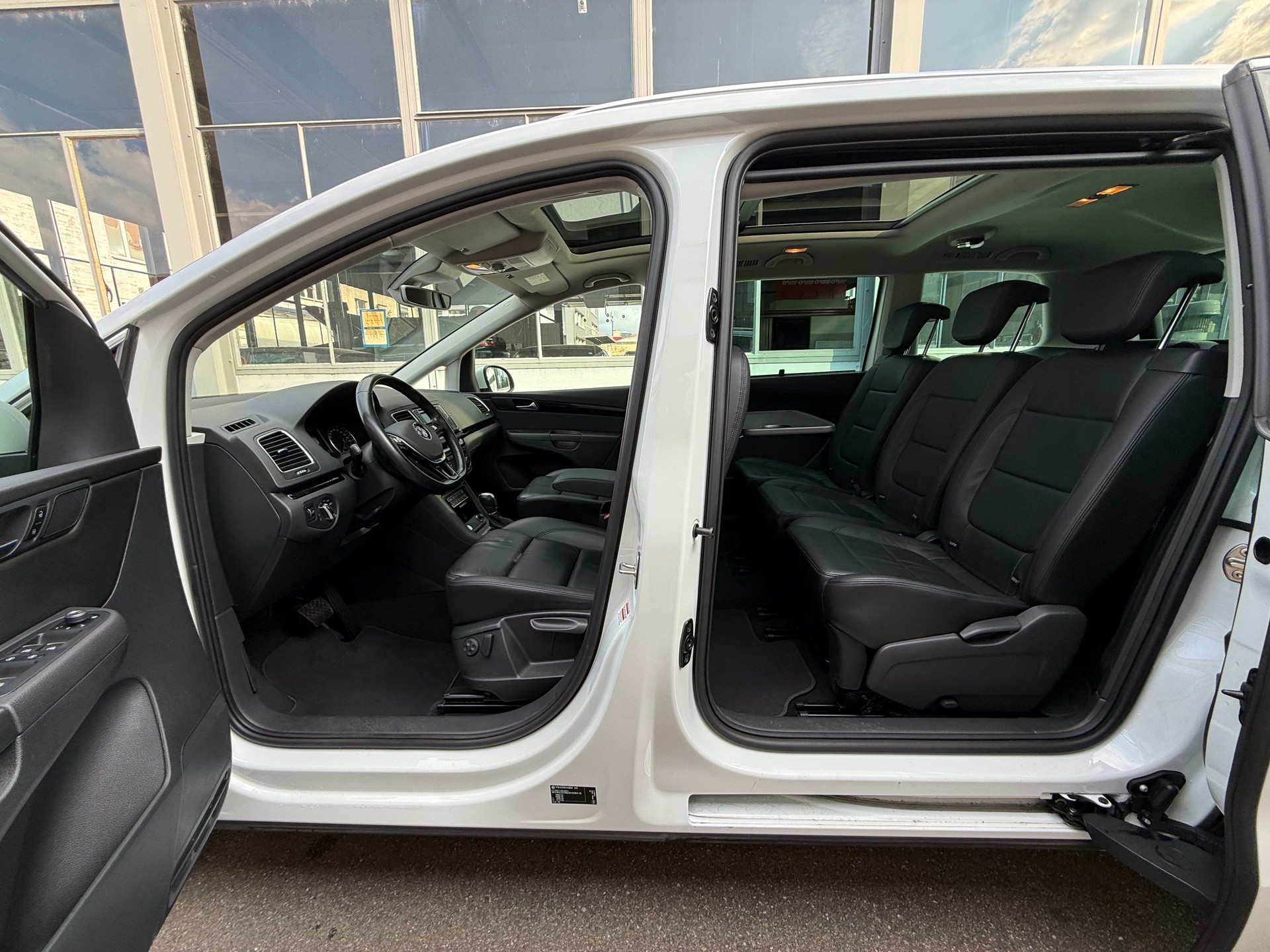 VW Sharan 2.0 TDI BMT Highline DSG *Standheizung *Frisch ab MFK *Elekt.Heckklappe + Schiebetüren *Rückfahrkamera *Keyless Start/Go-image-7