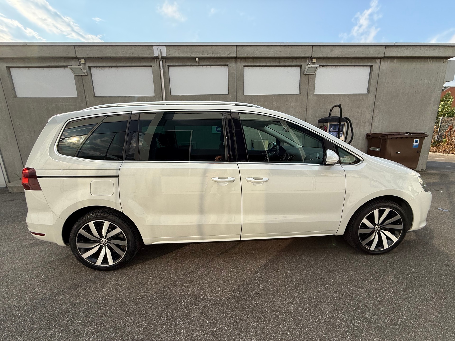 VW Sharan 2.0 TDI BMT Highline DSG *Standheizung *Frisch ab MFK *Elekt.Heckklappe + Schiebetüren *Rückfahrkamera *Keyless Start/Go-image-2