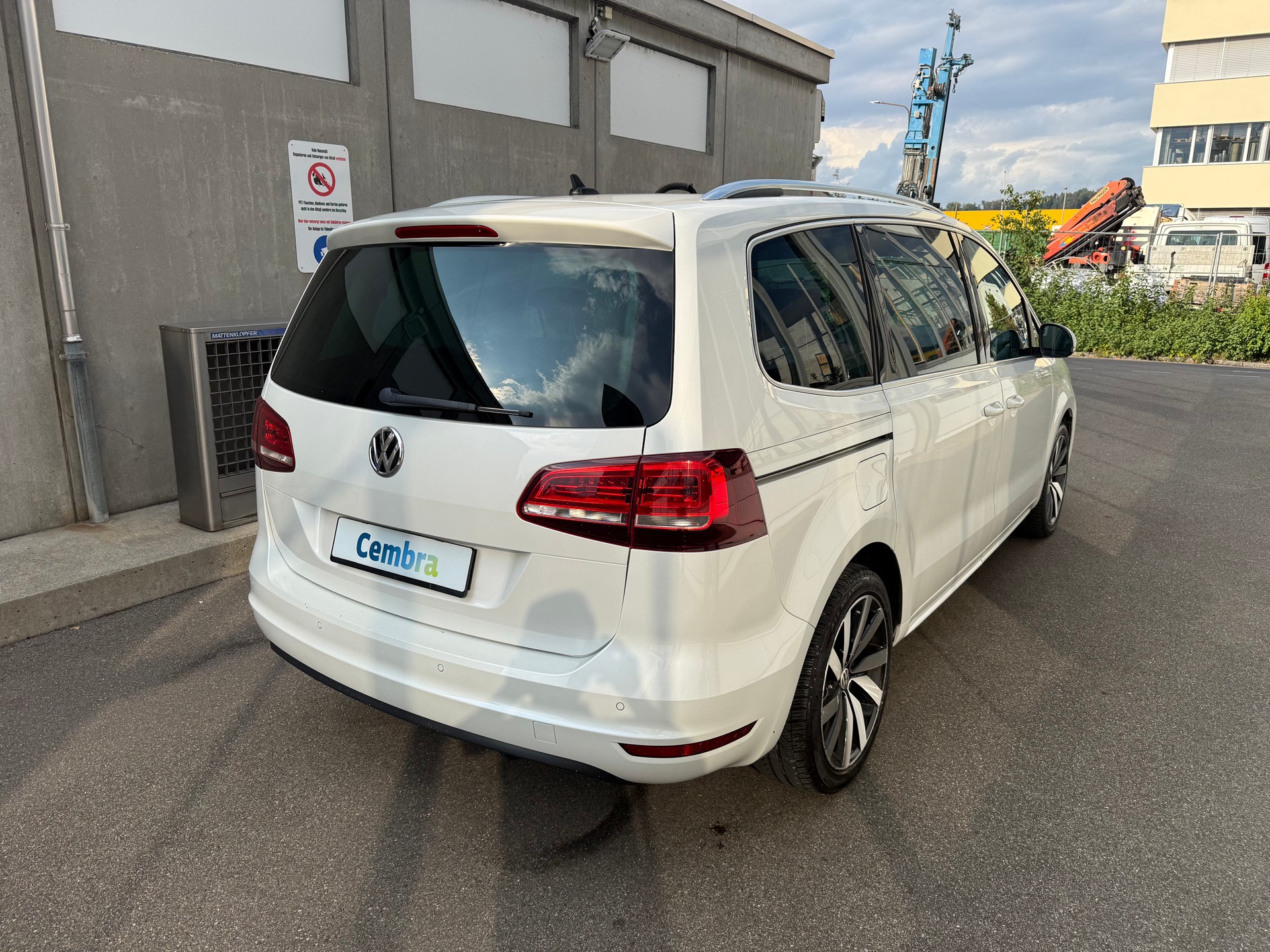 VW Sharan 2.0 TDI BMT Highline DSG *Standheizung *Frisch ab MFK *Elekt.Heckklappe + Schiebetüren *Rückfahrkamera *Keyless Start/Go-image-3