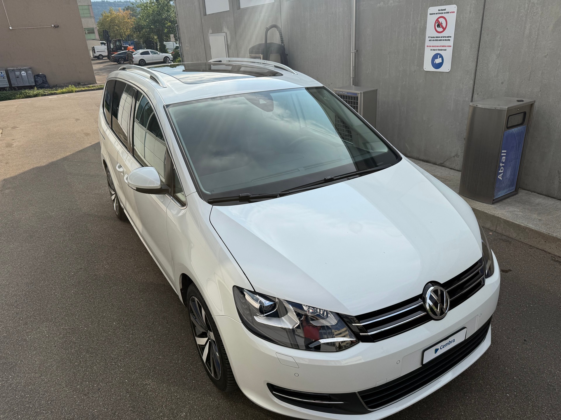 VW Sharan 2.0 TDI BMT Highline DSG *Standheizung *Frisch ab MFK *Elekt.Heckklappe + Schiebetüren *Rückfahrkamera *Keyless Start/Go-image-1