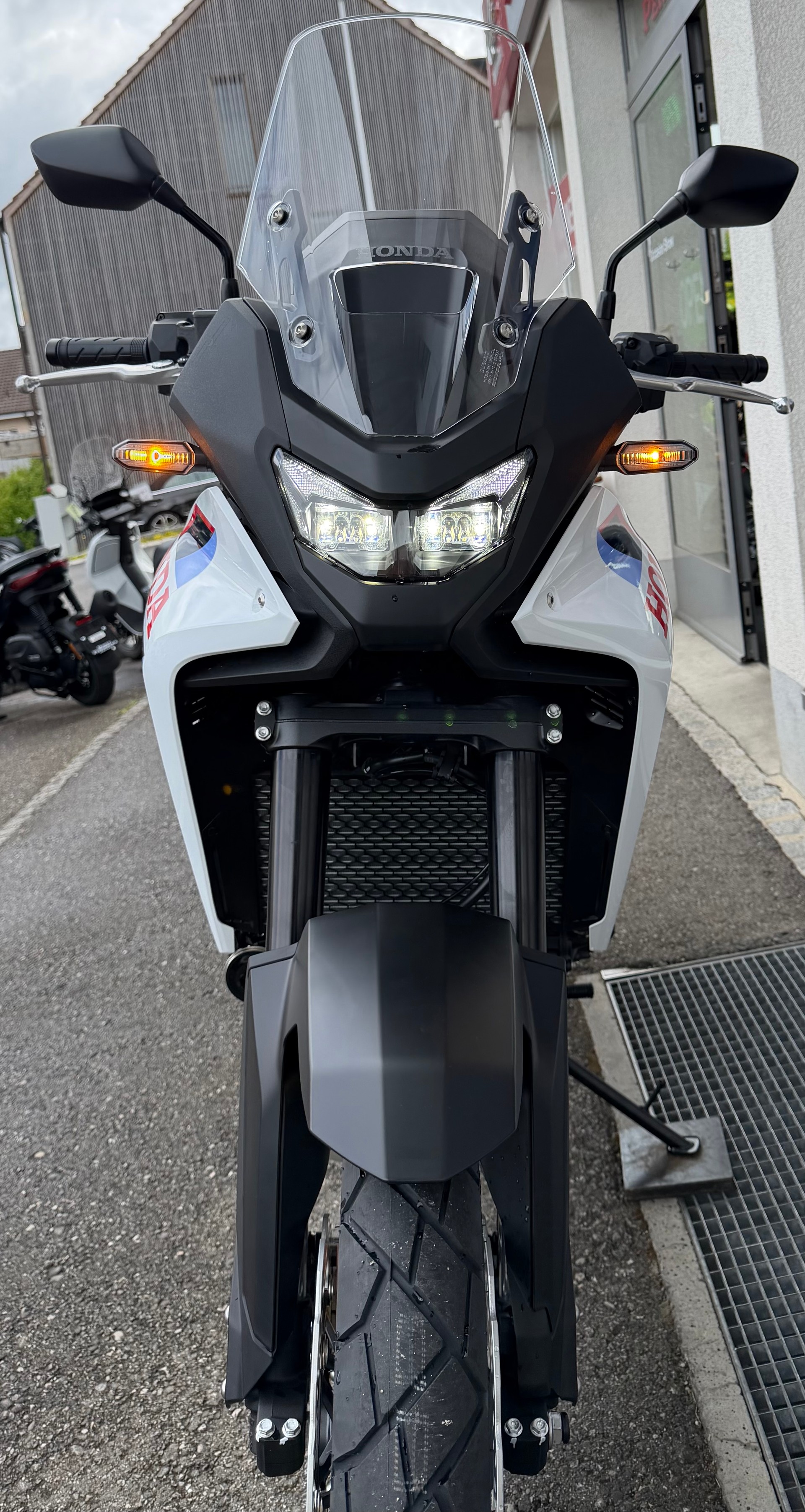 HONDA *** E- Clutch ***-showroom-element-2