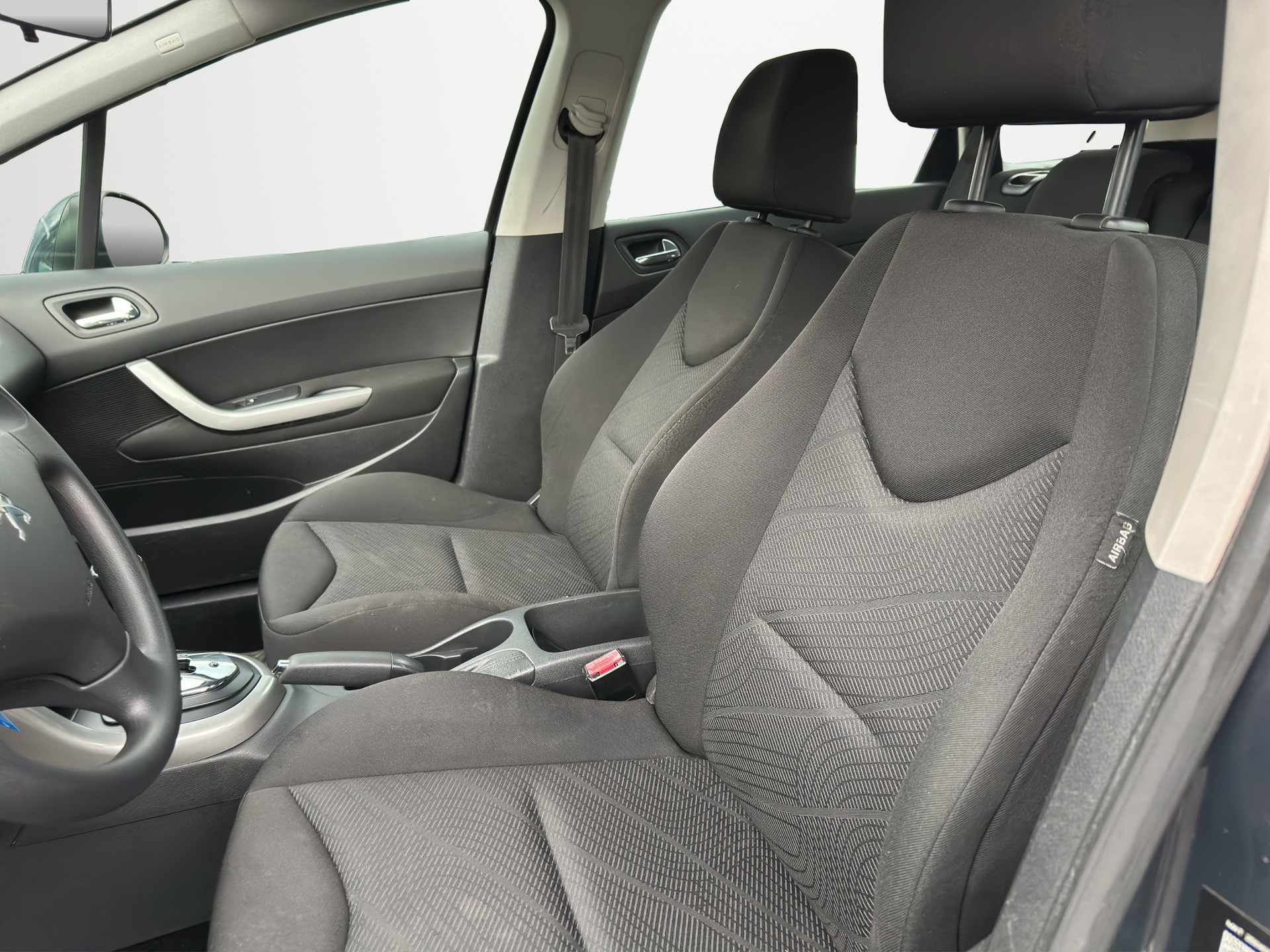 PEUGEOT 308 SW 1.6 HDI Business-image-8
