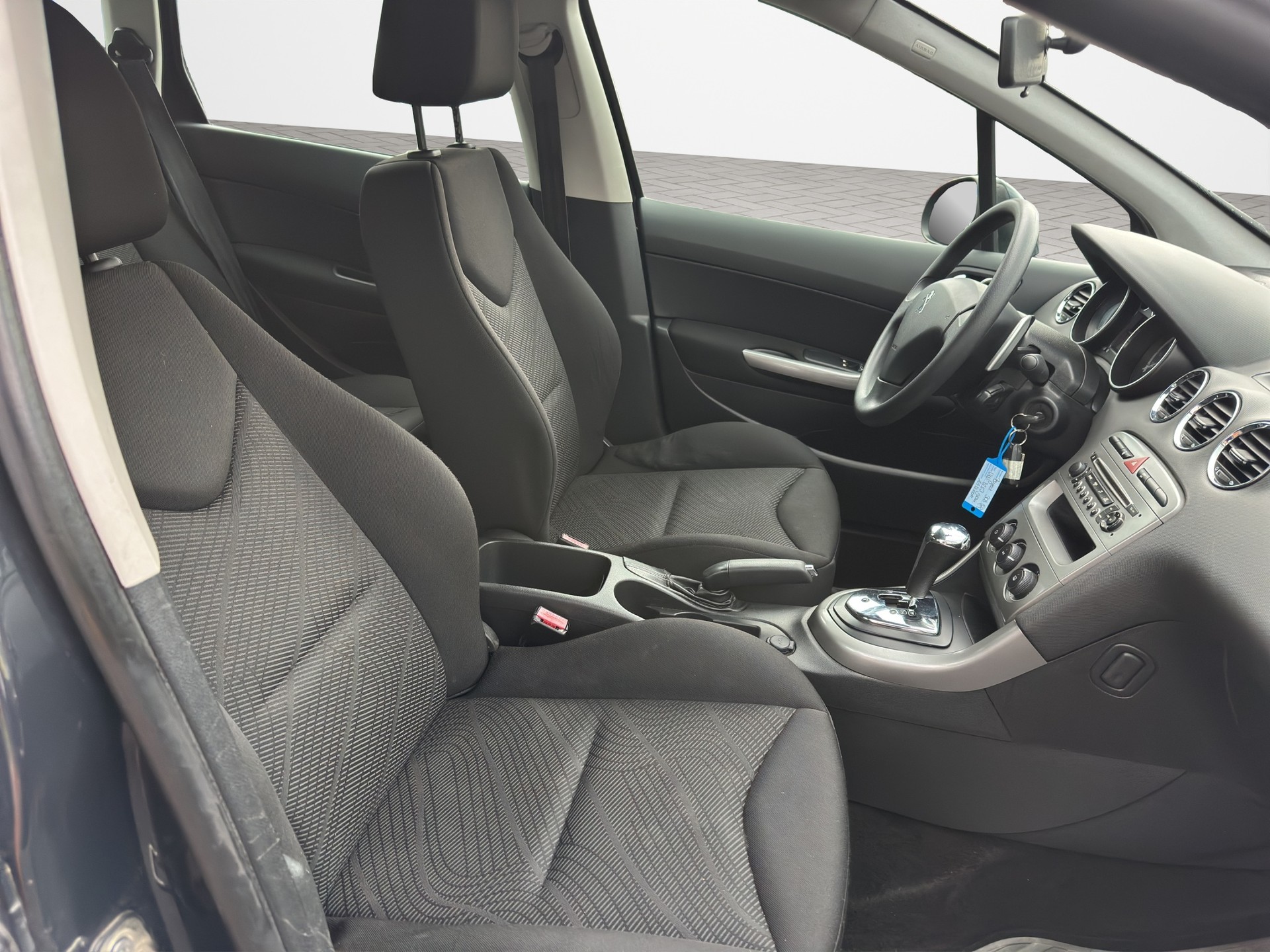 PEUGEOT 308 SW 1.6 HDI Business-image-14