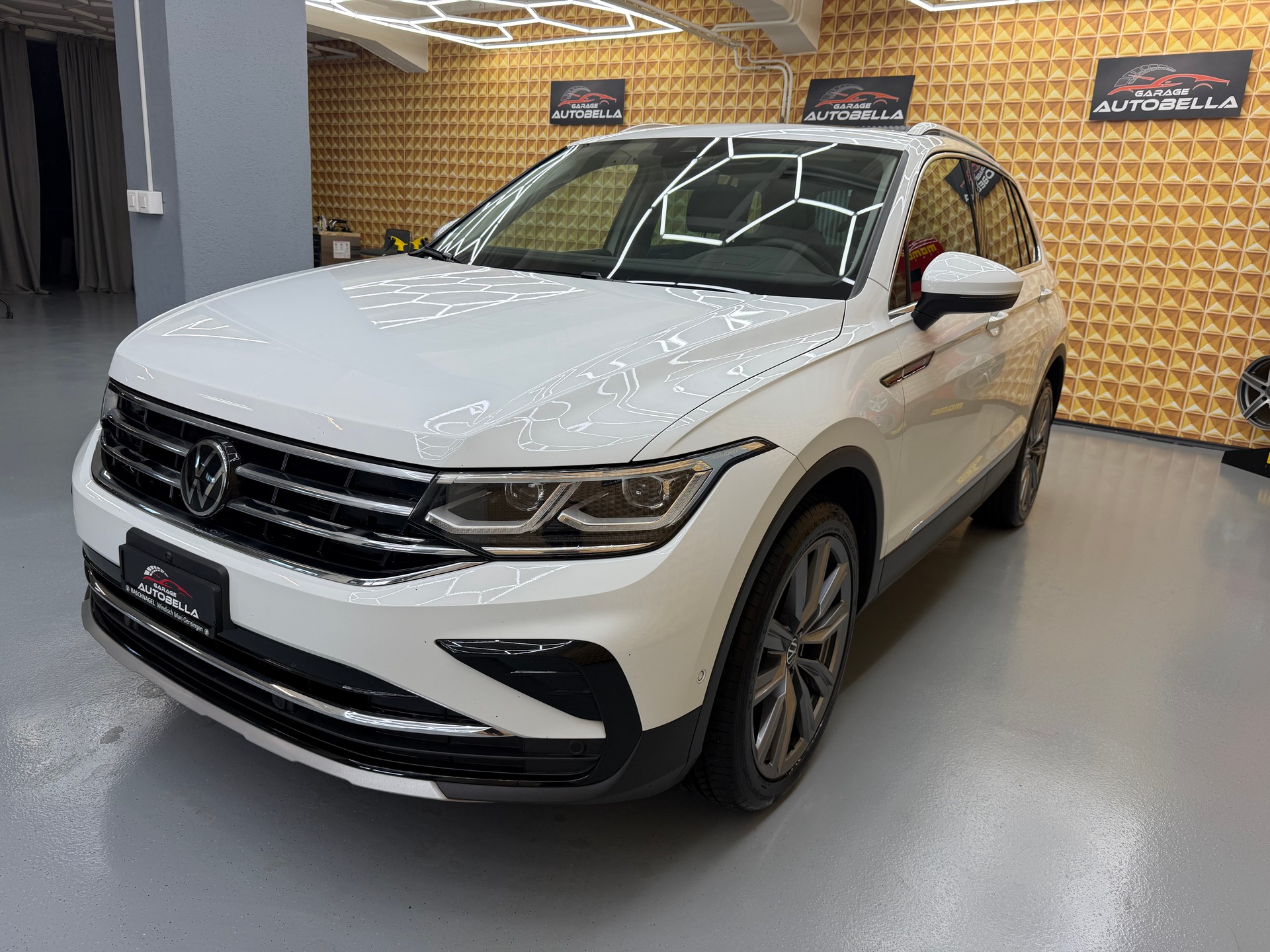 VW Tiguan 2.0 TDI SCR Elegance 4Motion DSG-image-1