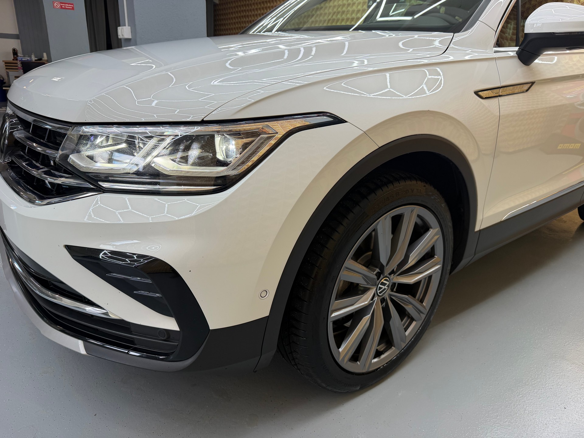 VW Tiguan 2.0 TDI SCR Elegance 4Motion DSG-image-6