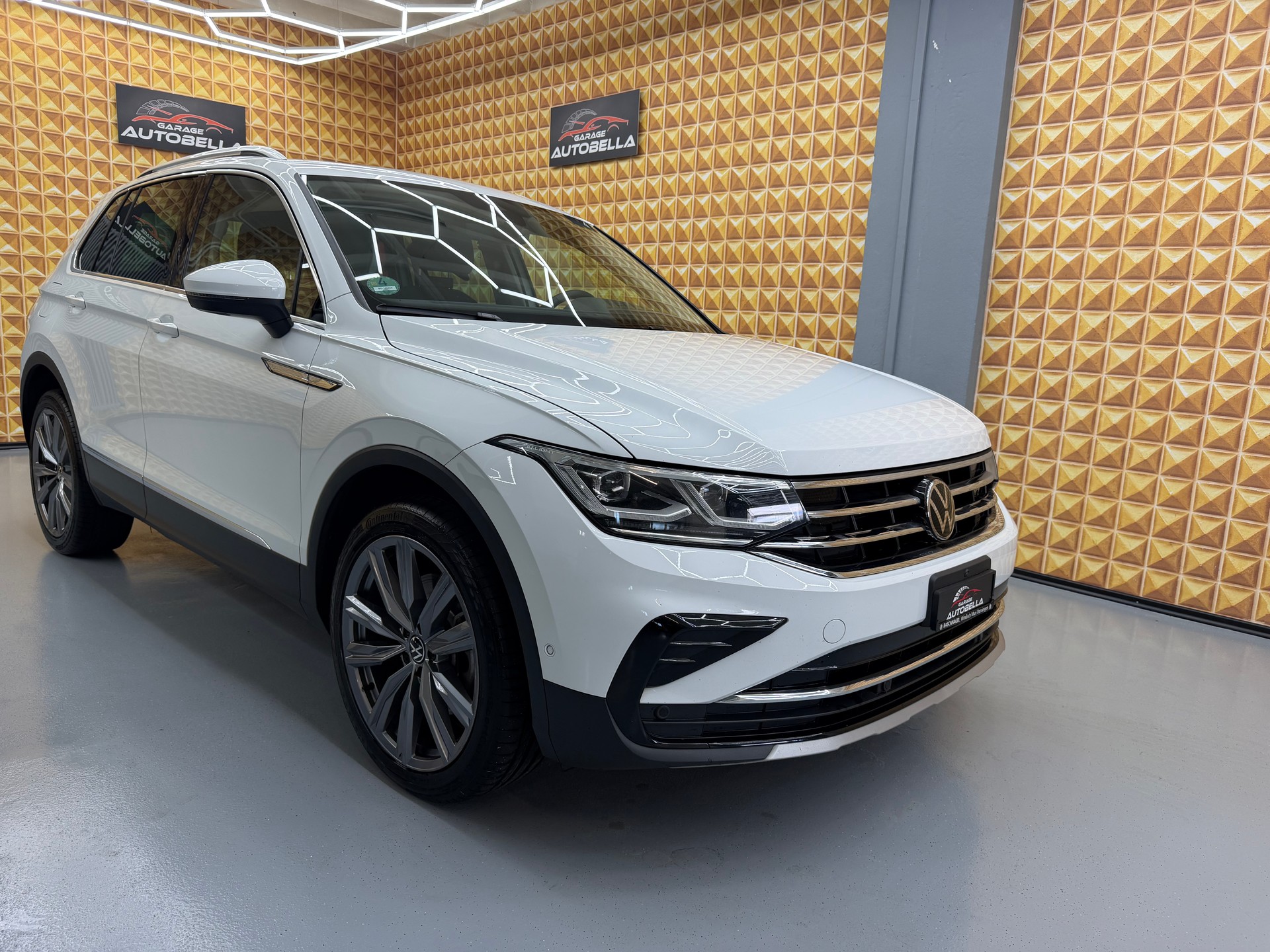 VW Tiguan 2.0 TDI SCR Elegance 4Motion DSG-image-2