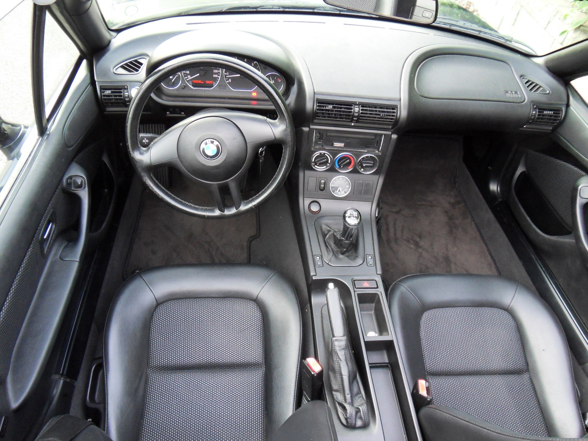 BMW 1.9-image-3