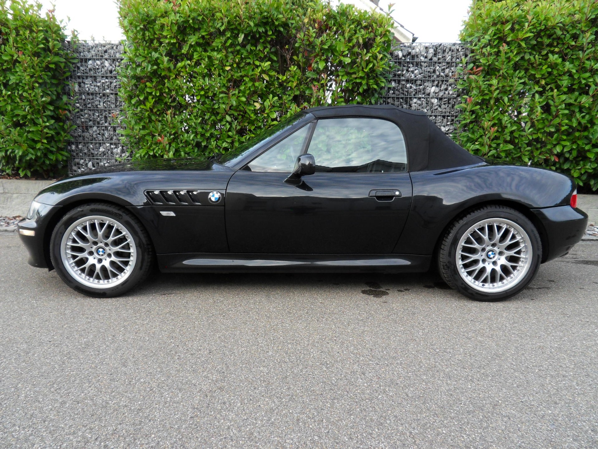 BMW 1.9-image-0