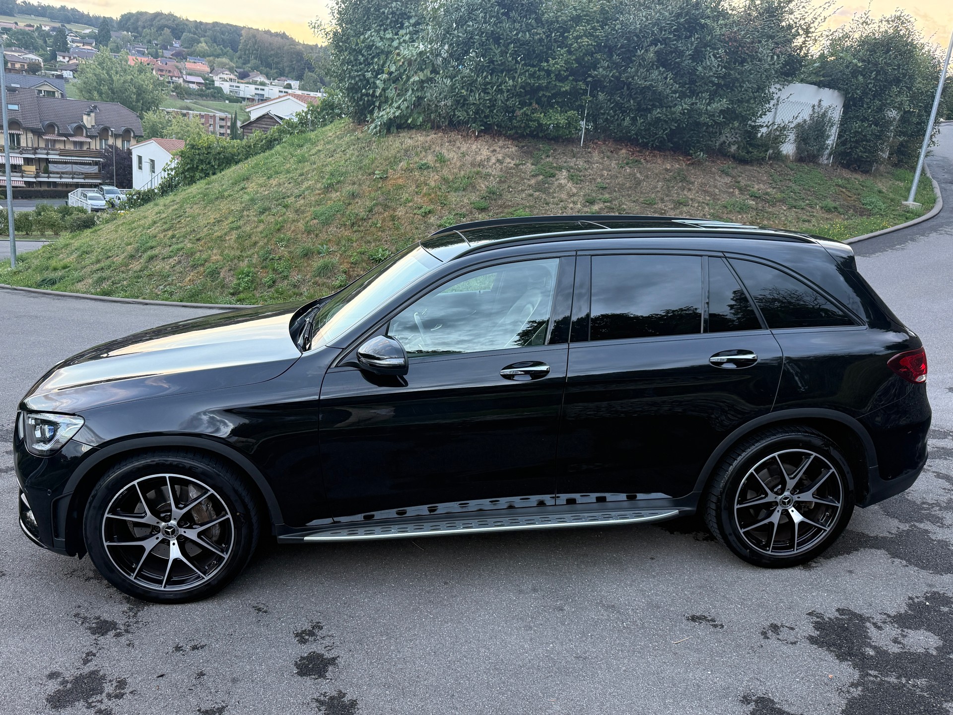 MERCEDES-BENZ GLC 300 d AMG Line 4Matic 9G-Tronic-image-3