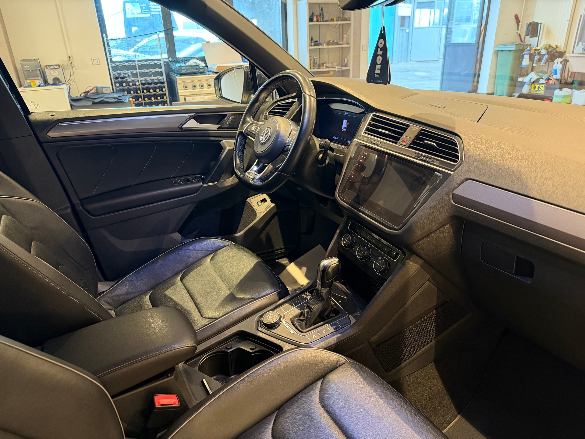 VW Tiguan 2.0 TDI SCR R-Line-image-10