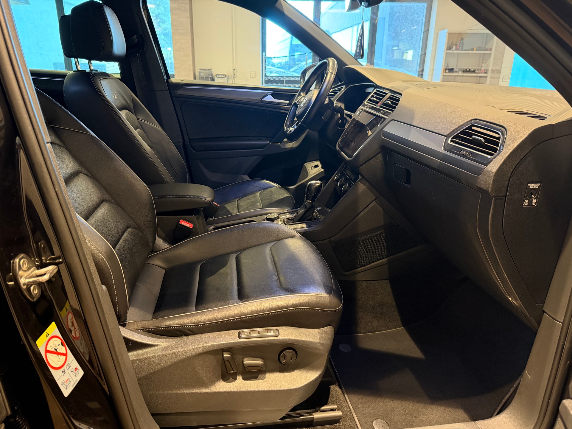 VW Tiguan 2.0 TDI SCR R-Line-image-11