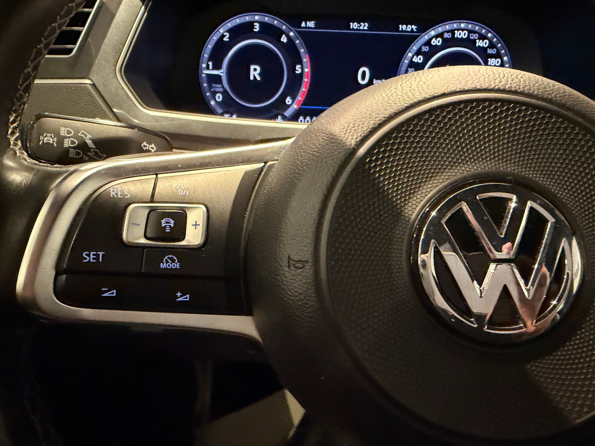 VW Tiguan 2.0 TDI SCR R-Line-image-17