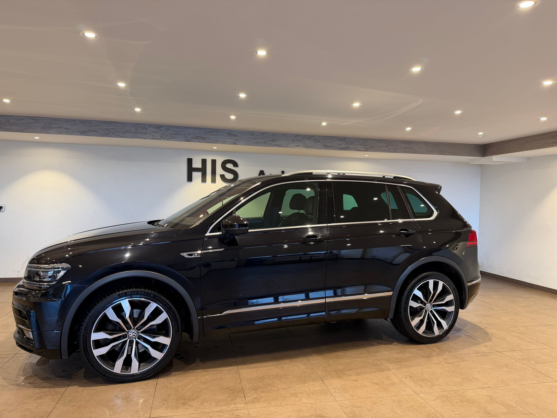 VW Tiguan 2.0 TDI SCR R-Line-image-2