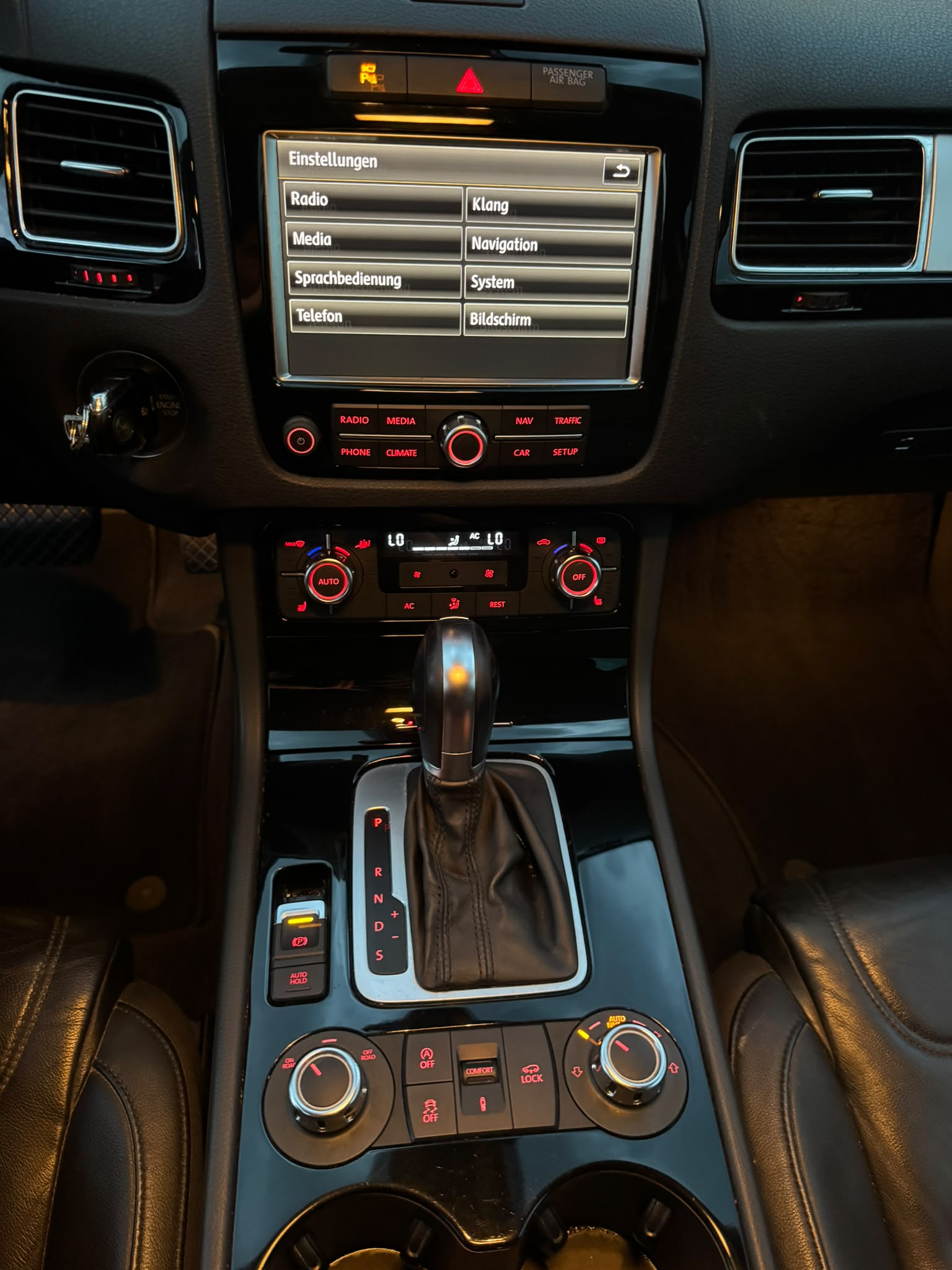 VW Touareg 3.0 TDI BlueMotion Technology Tiptronic-image-14