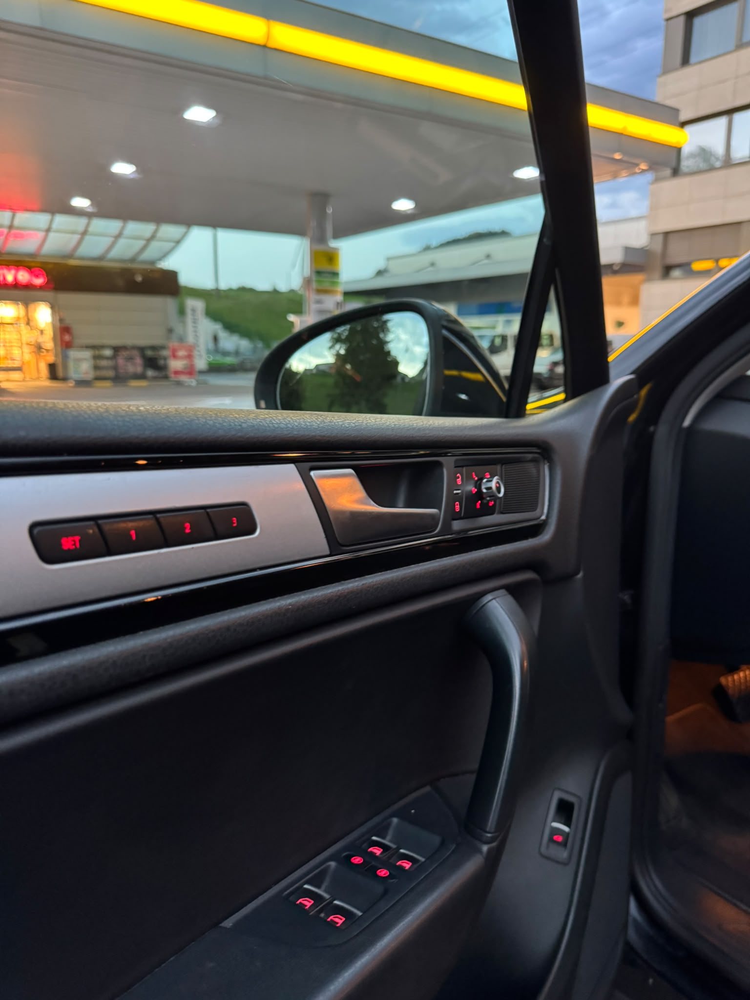 VW Touareg 3.0 TDI BlueMotion Technology Tiptronic-image-13