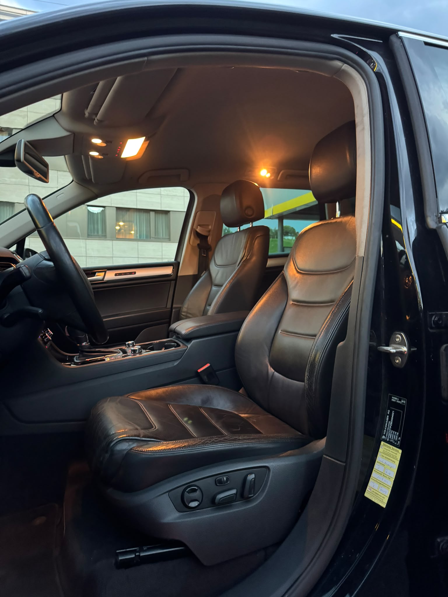 VW Touareg 3.0 TDI BlueMotion Technology Tiptronic-image-9
