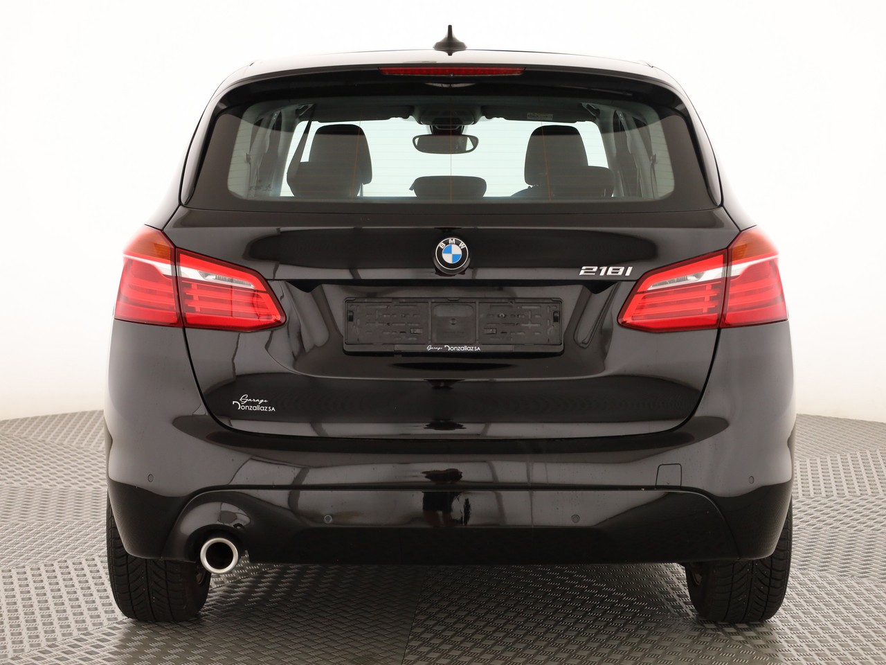 BMW 218i Active Tourer DKG-showroom-element-3