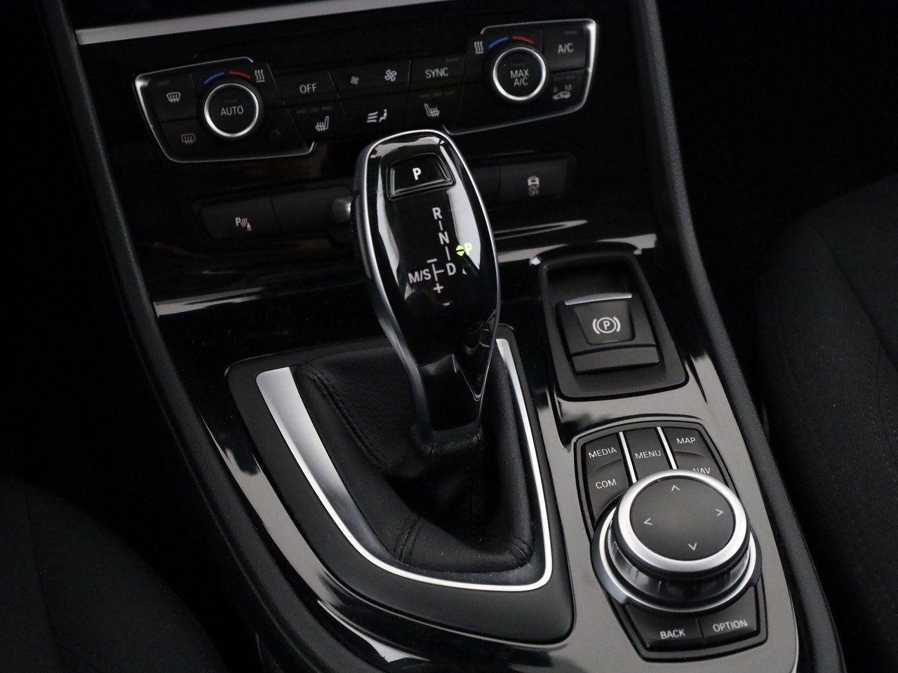 BMW 218i Active Tourer DKG-image-11
