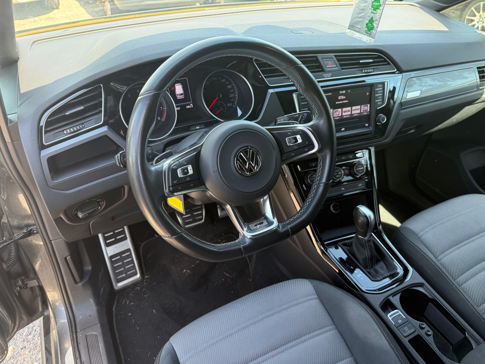 VW Touran 1.4 TSI BlueMotion Technology Highline DSG R-line-image-9