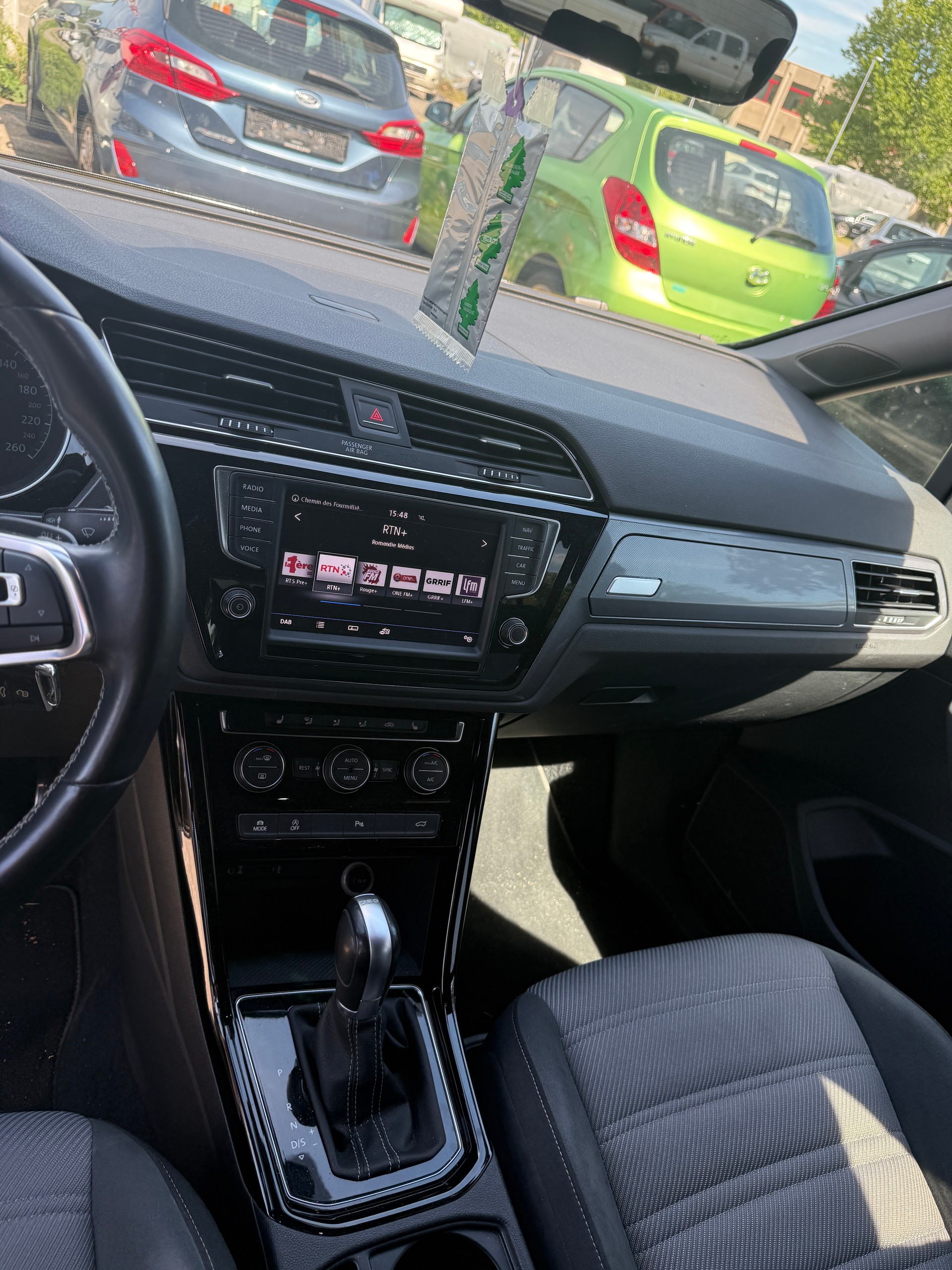 VW Touran 1.4 TSI BlueMotion Technology Highline DSG R-line-image-10