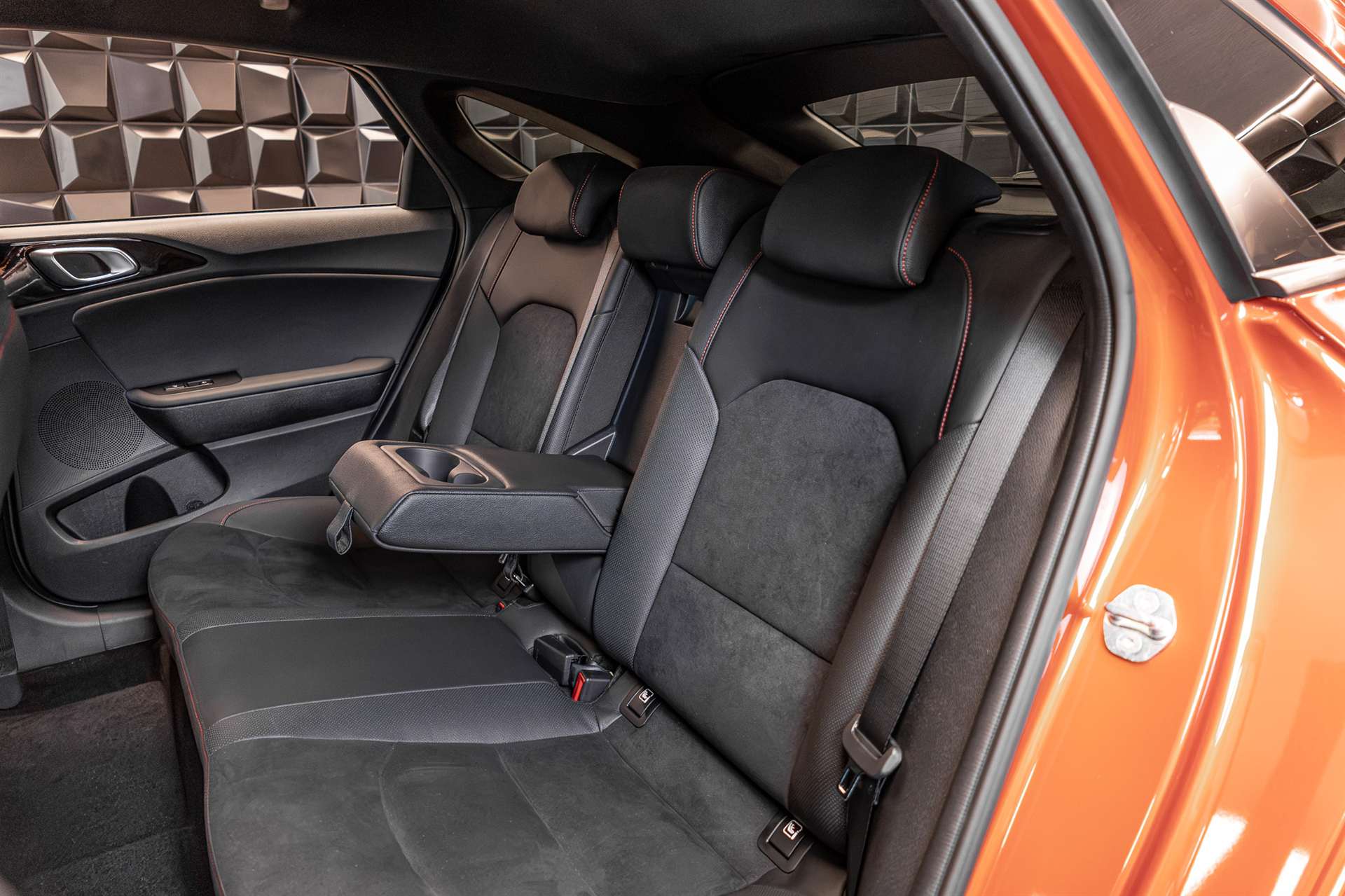 KIA ProCeed 1.6 T-GDi GT DCT-image-22
