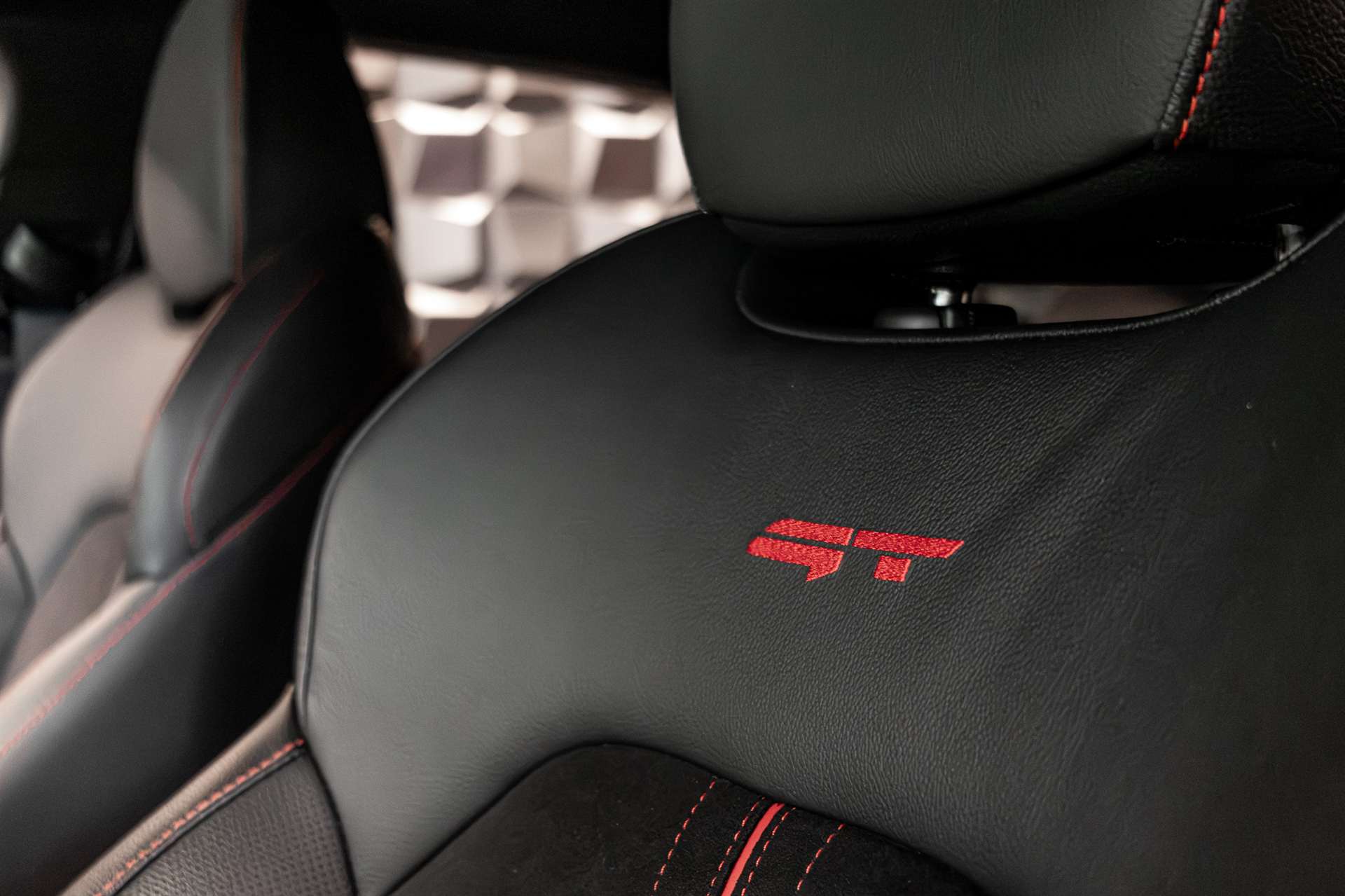 KIA ProCeed 1.6 T-GDi GT DCT-image-13
