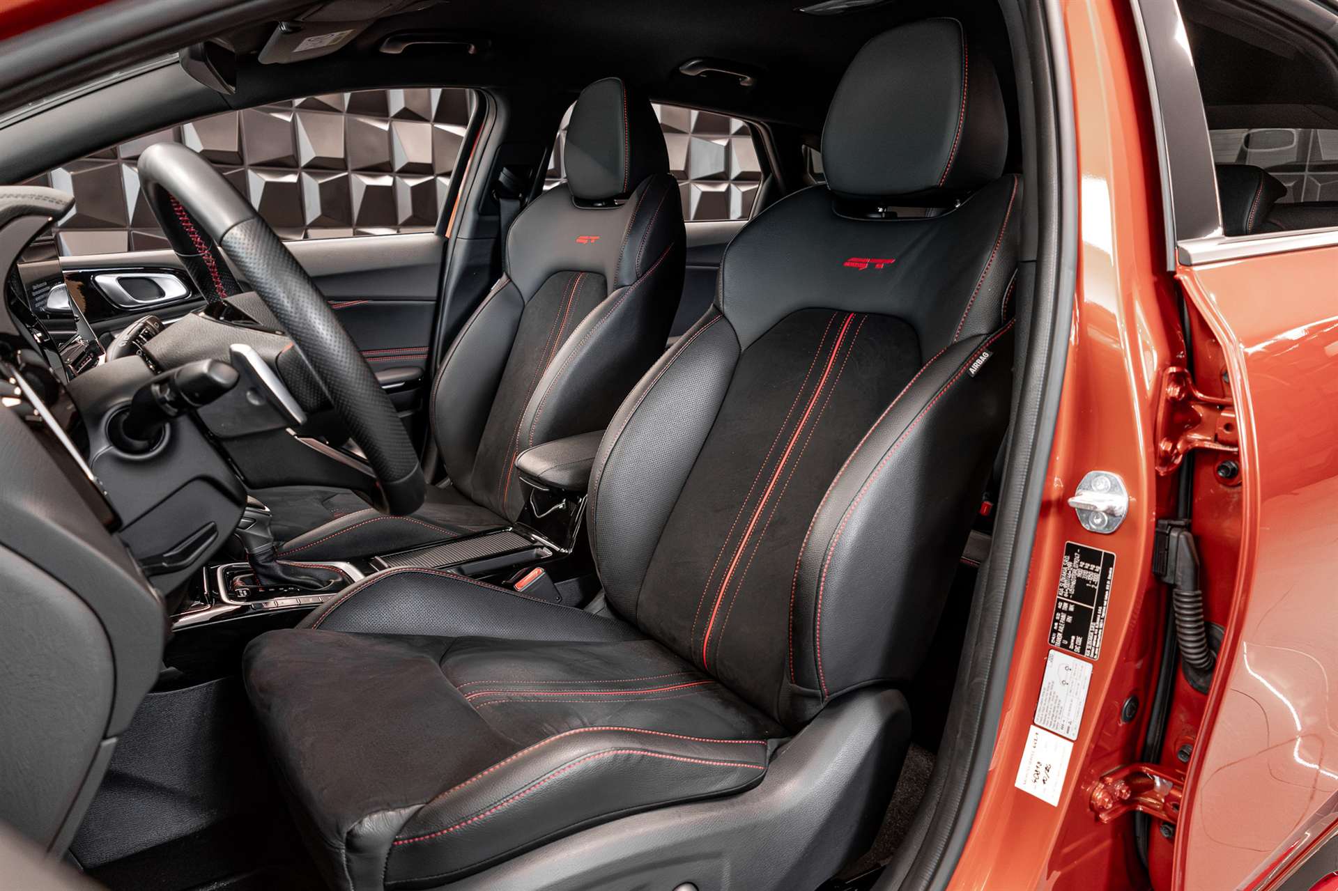 KIA ProCeed 1.6 T-GDi GT DCT-image-12