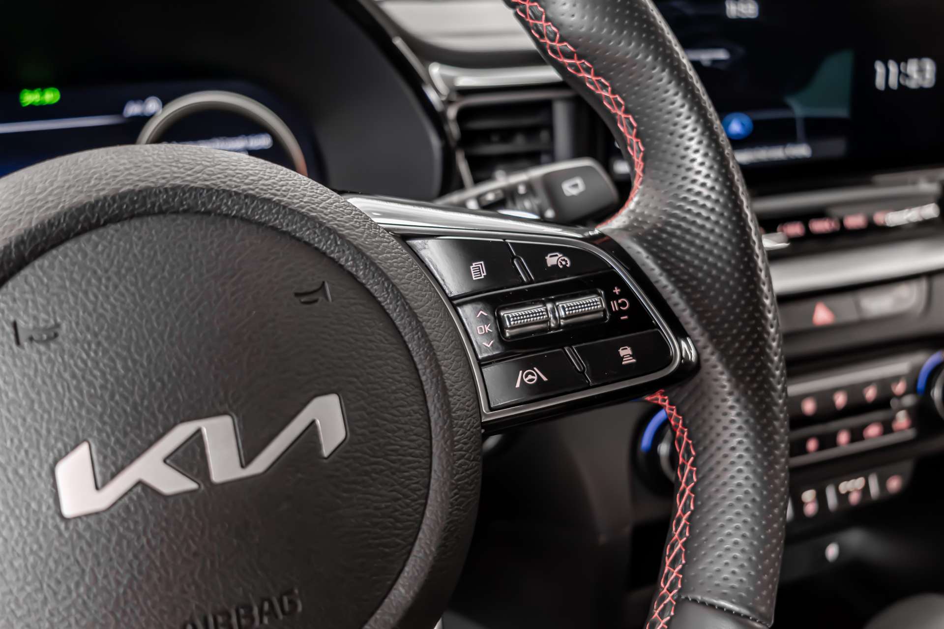 KIA ProCeed 1.6 T-GDi GT DCT-image-8