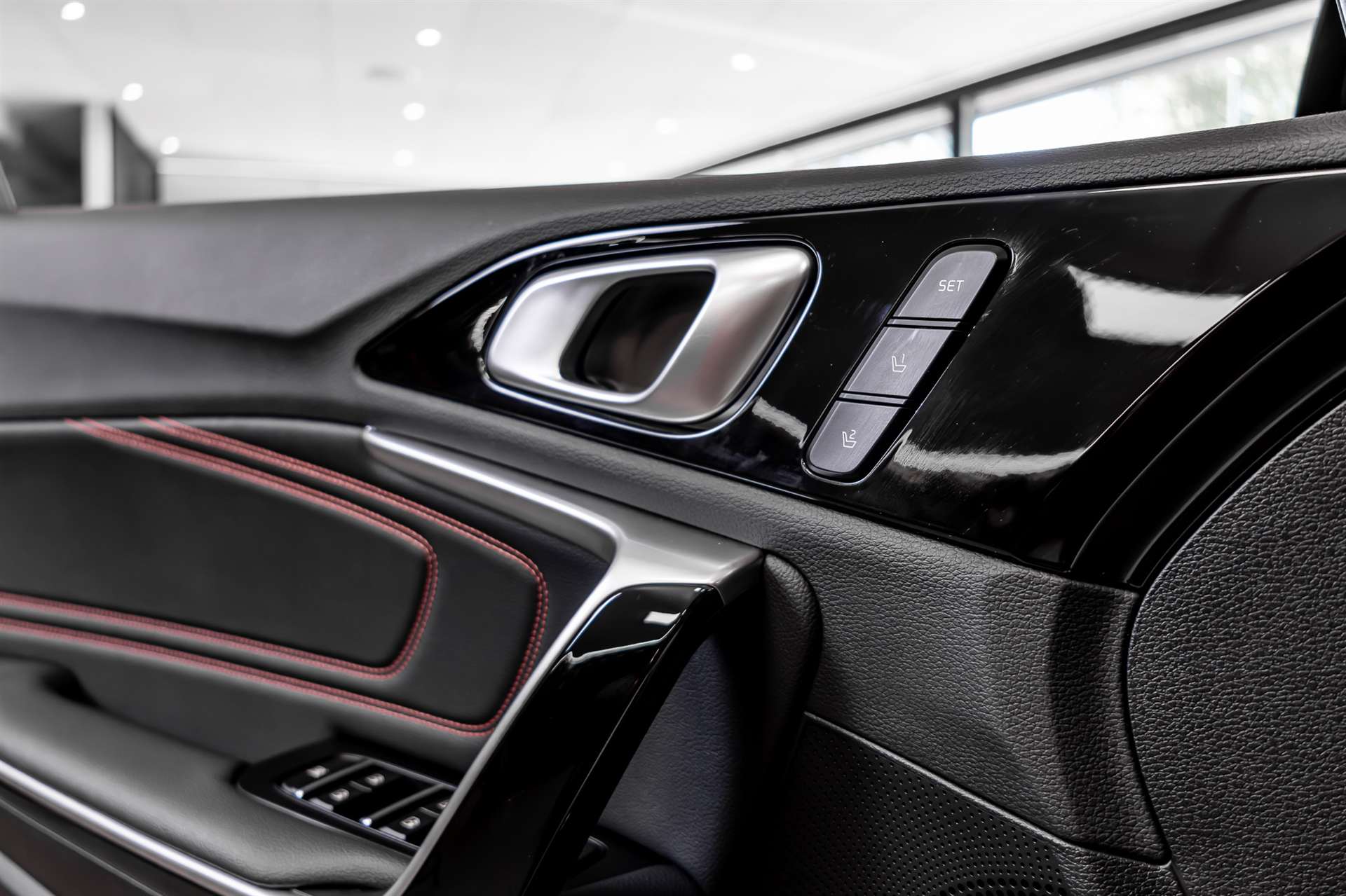 KIA ProCeed 1.6 T-GDi GT DCT-image-18