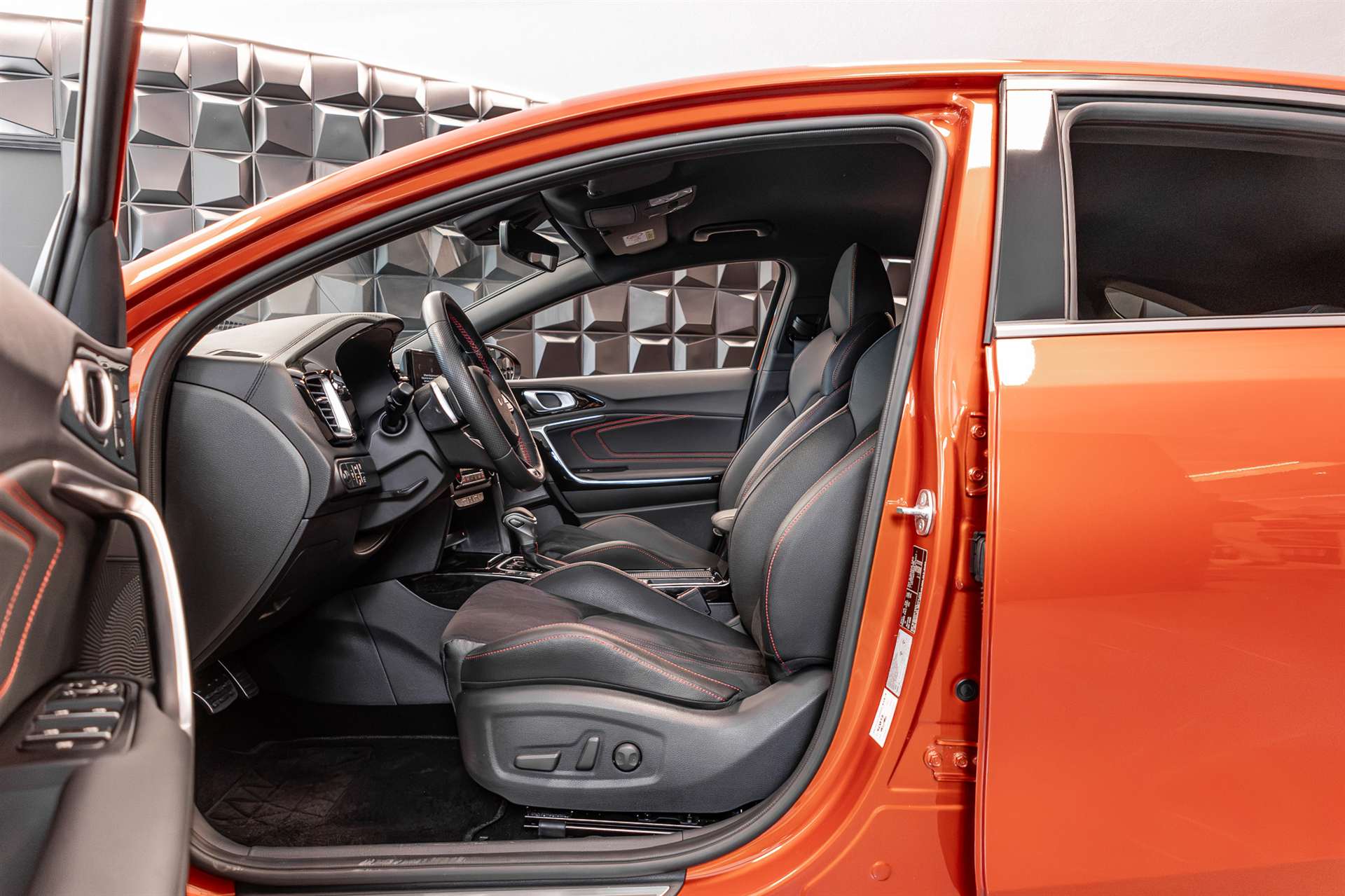 KIA ProCeed 1.6 T-GDi GT DCT-image-9